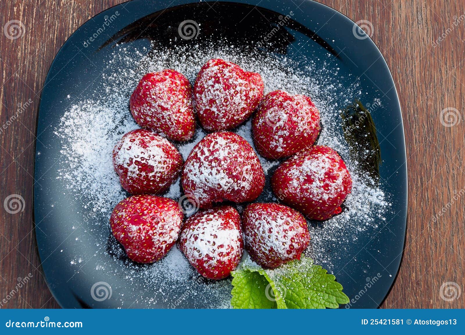 Strawberries with Powdered Sugar Stock Image Image of sugar, black