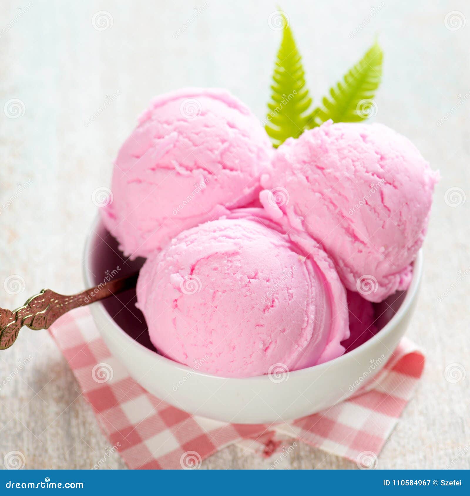 Top 60+ imagen pink ice cream background - Thpthoanghoatham.edu.vn