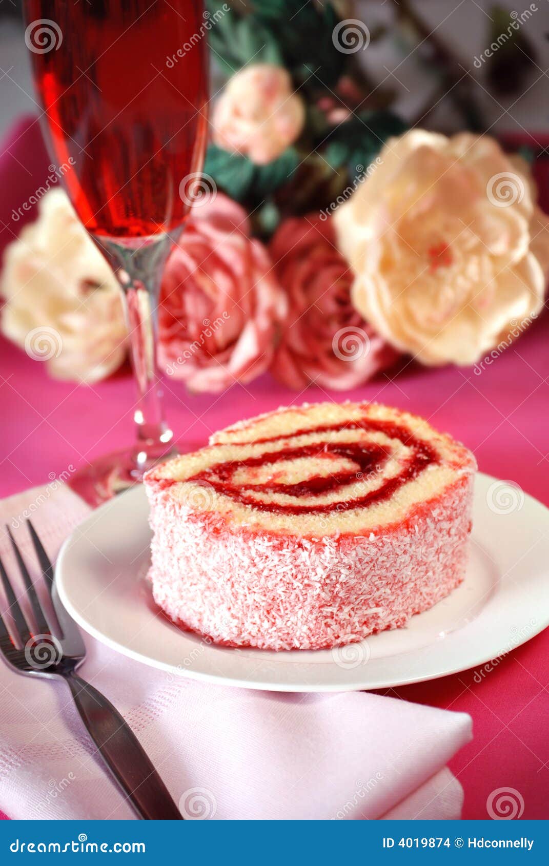 Strawberry jelly roll stock photo. Image of cake, delicious 4019874