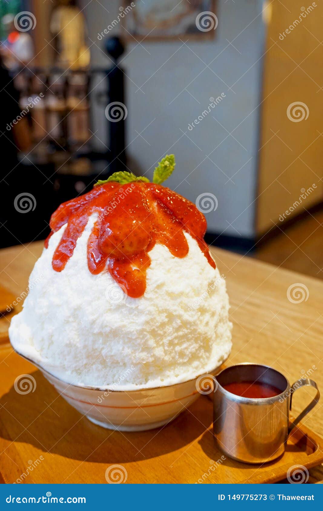 Strawberry Kakigori Bingsu Japanese Shaved Ice Dessert Flavor Stuffed With Cheesecake Topped