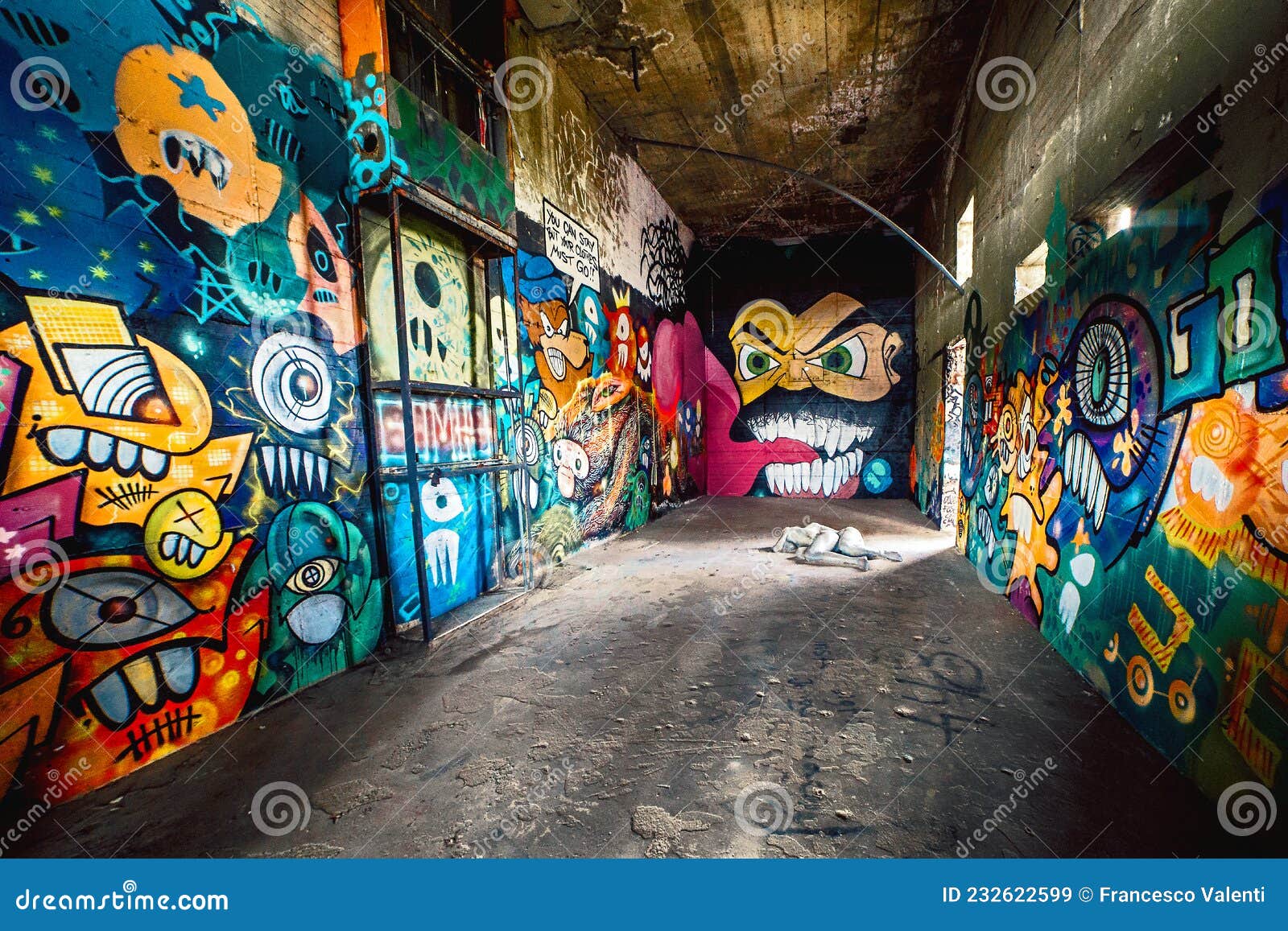 Murale graffiti pour chambre d'ados – L'actualité sociale et communautaire.  Prostitution, Drogue, alcool, gang de rue, gambling