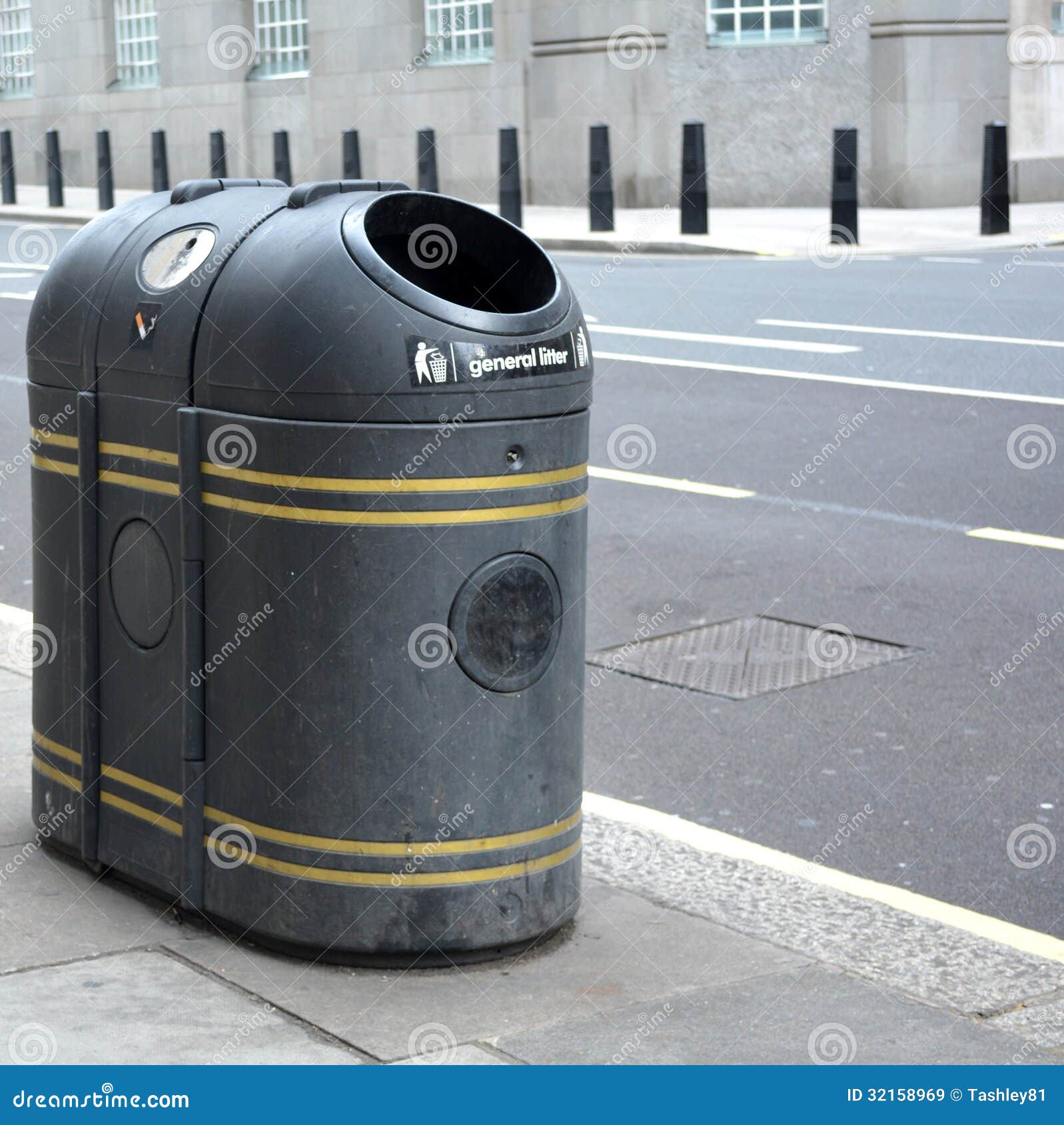 Street bin stock image. Image of trashcan, litter, cleaner 32158969