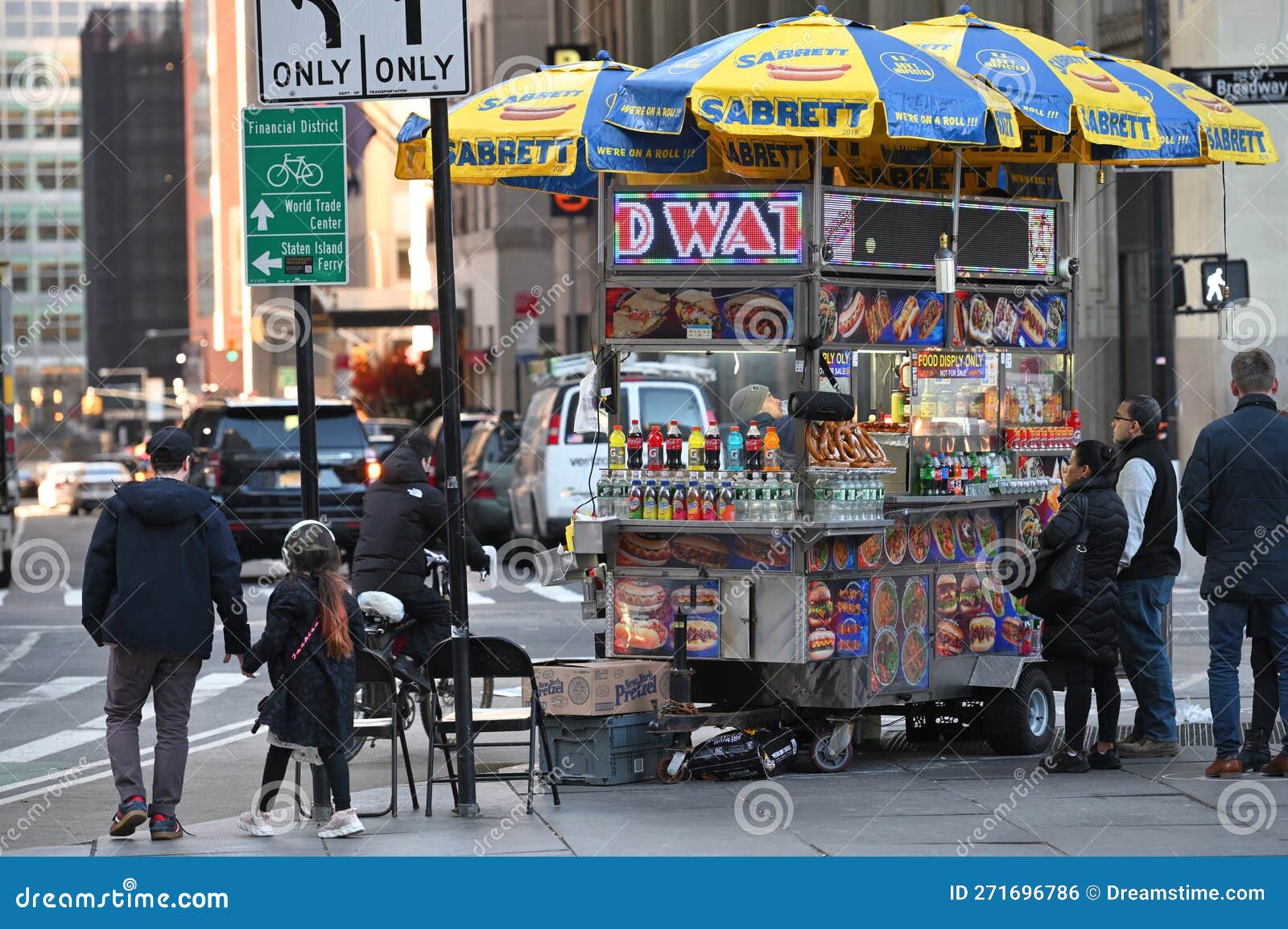 Street Food Cart in Manhattan Editorial Photo - Image of selling, life
