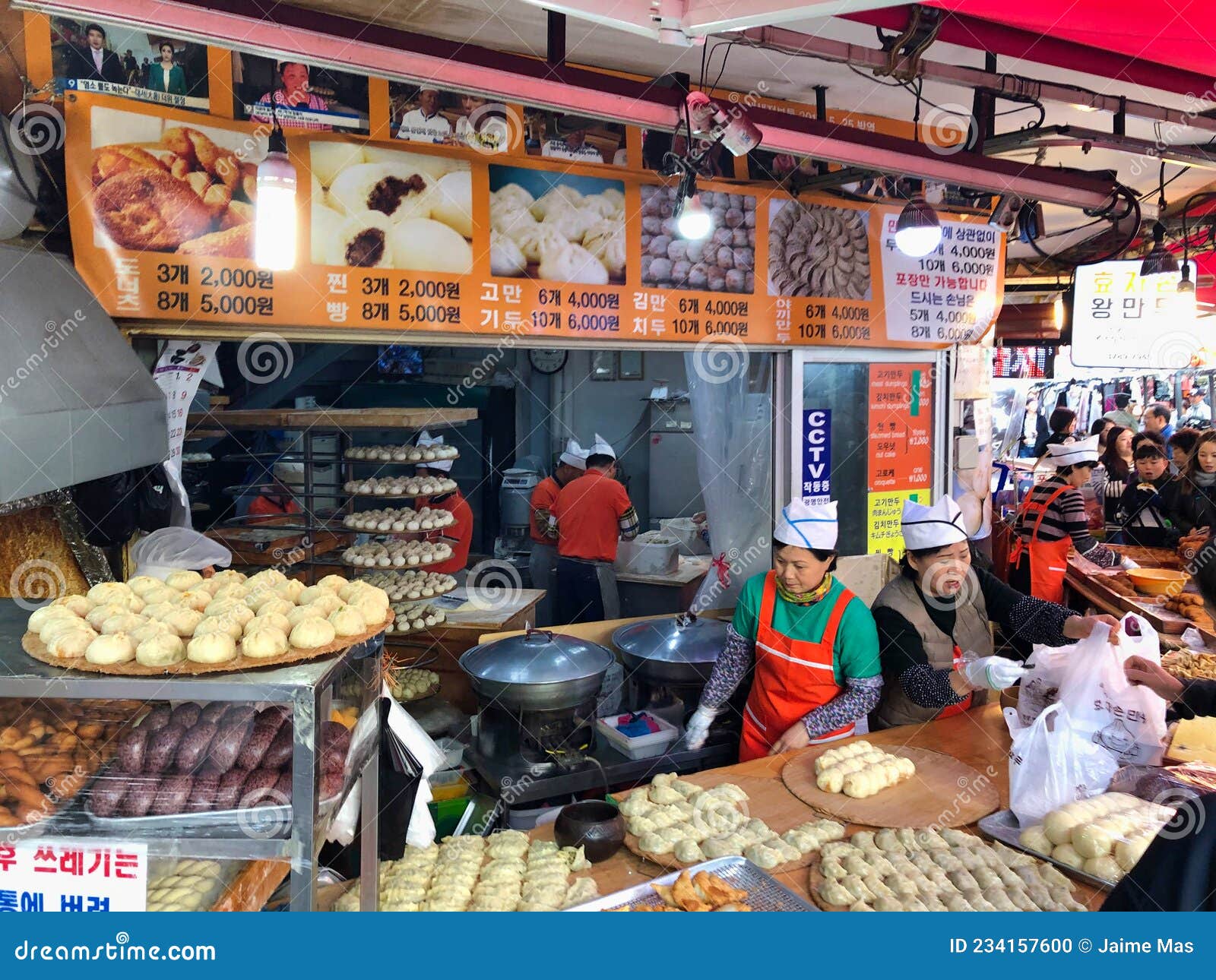 Street Food Market in Seoul Editorial Image - Image of fishmarket, meal