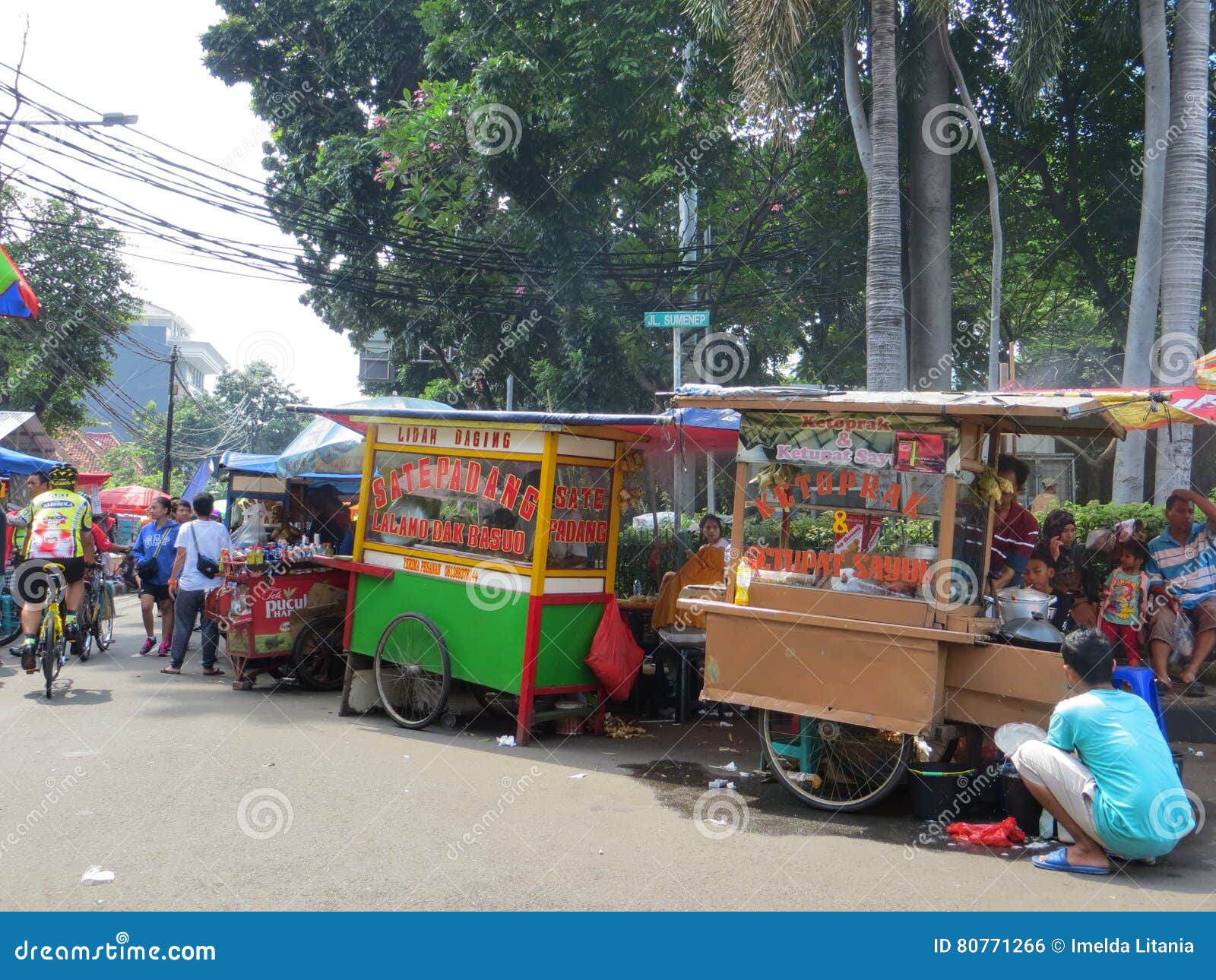 Street Food Vendors in Jakarta Editorial Photo - Image of people, sells