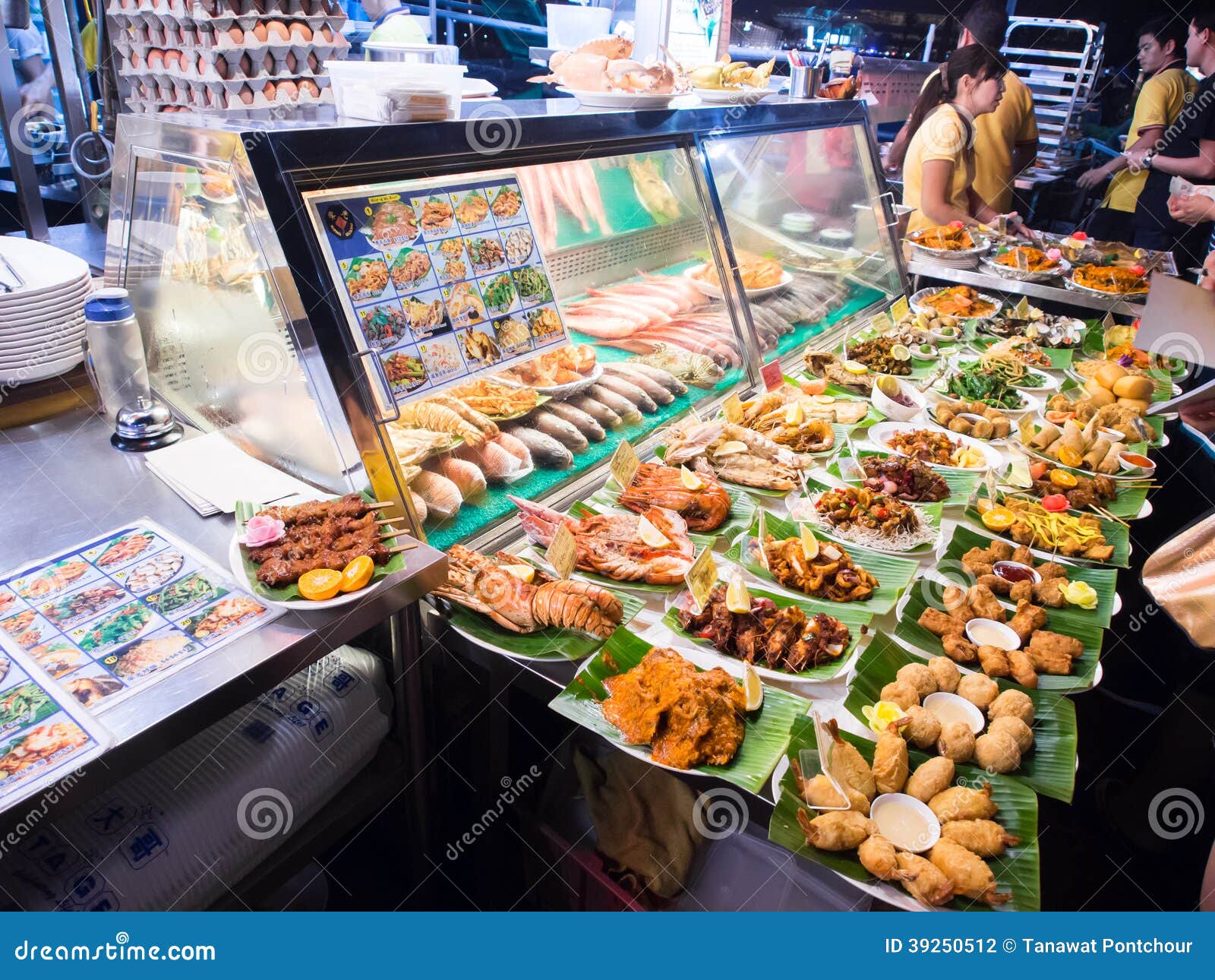 Street foods in Singapore editorial photography. Image of night - 39250512