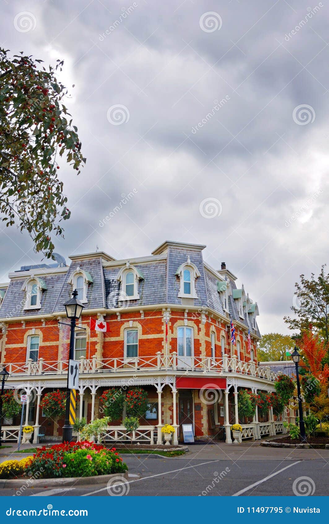 Street at of Niagaraonthelake Stock Image Image of ontariio, flower 11497795