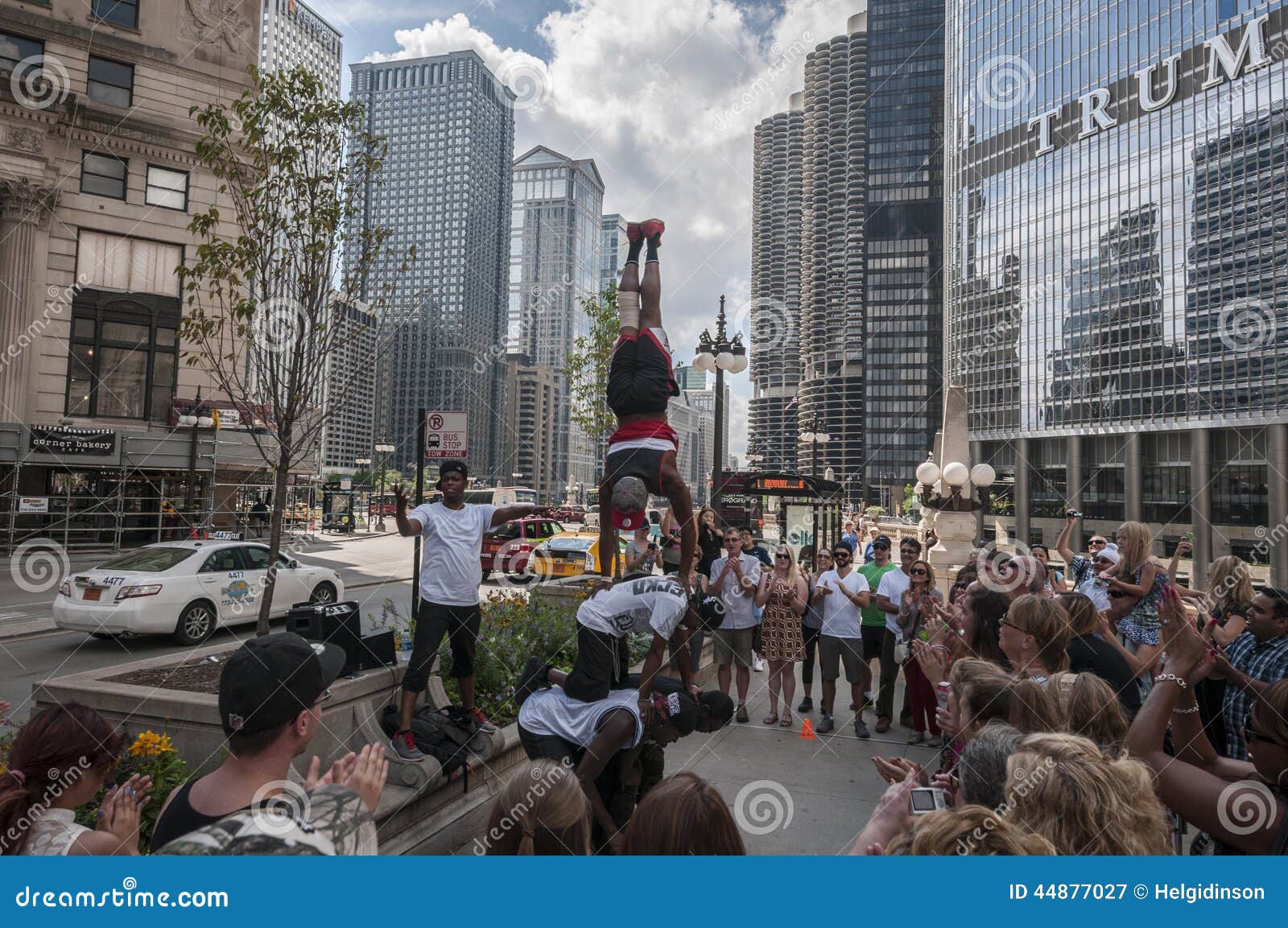 Street performer editorial photography. Image of modern 44877027