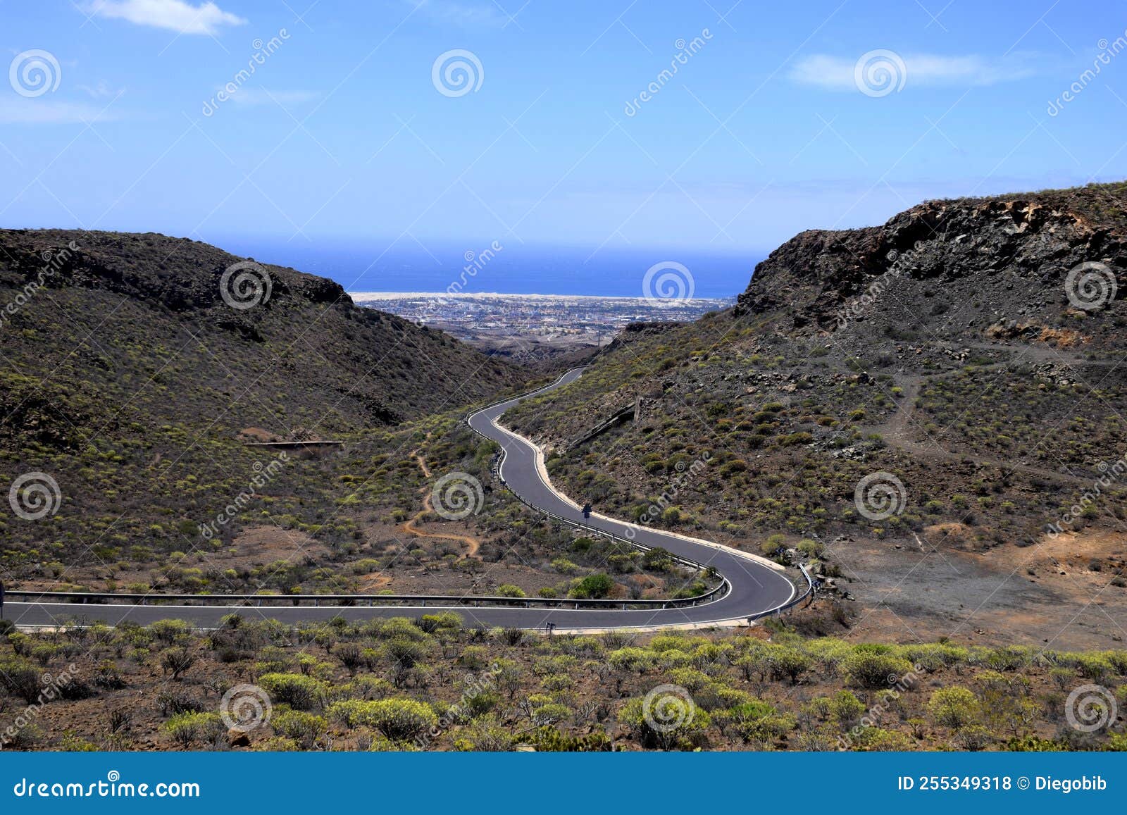 street seen from mirador astronÃÂ³mico de la degollada de las yeguas gran canaria