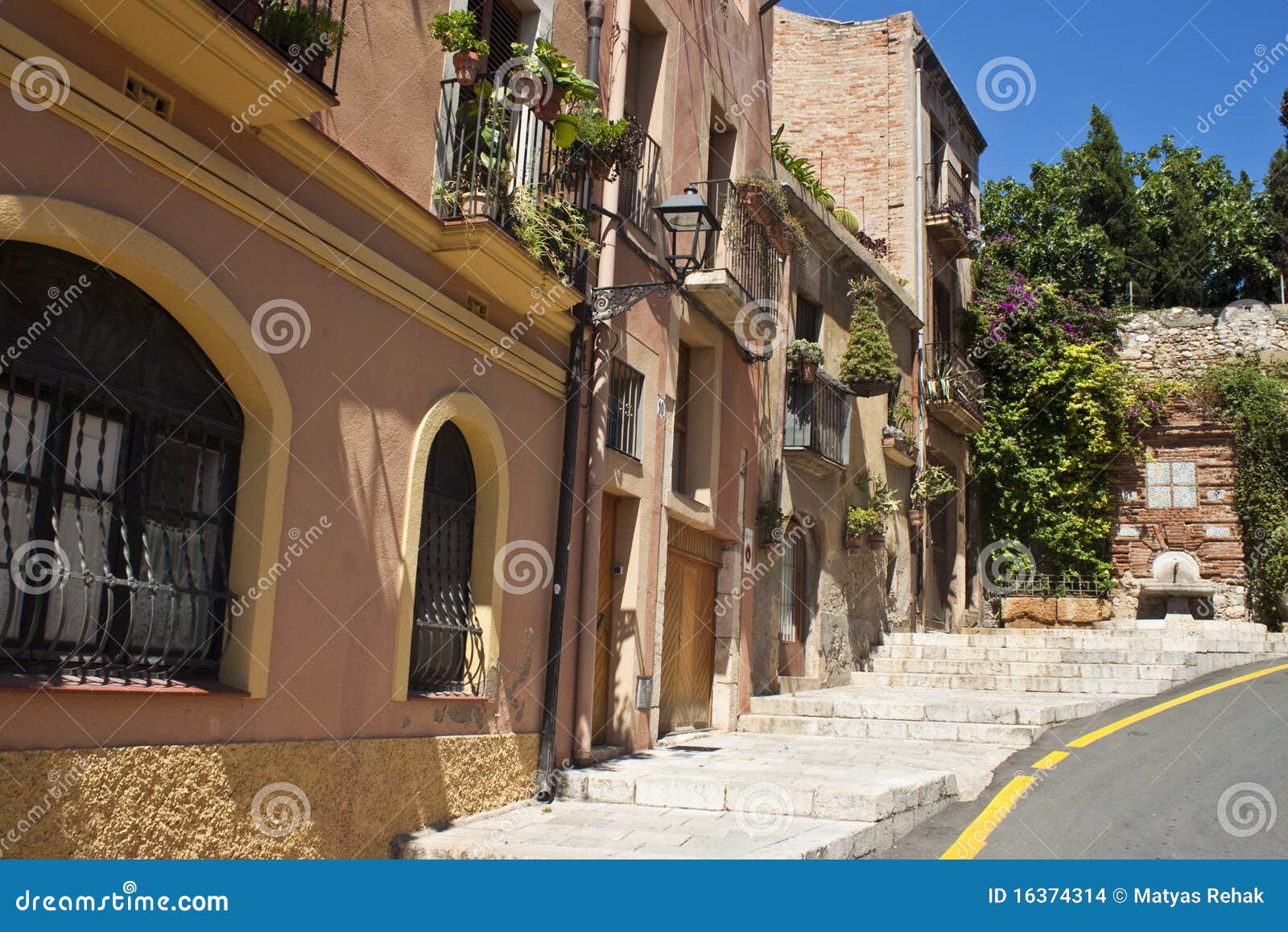 Street in Tarragona stock photo. Image of catalonia, city 16374314
