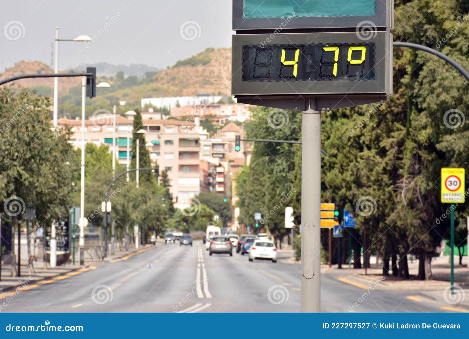 street thermometer marking 47 degrees