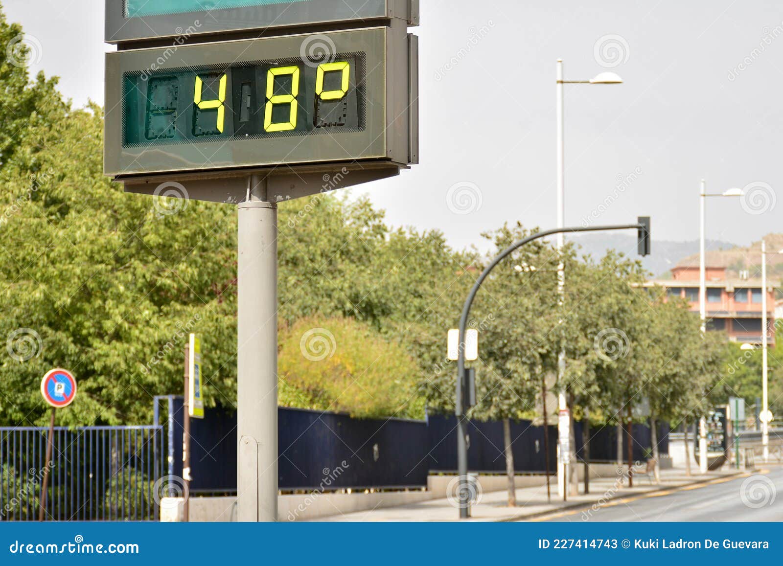 street thermometer marking 48 degrees