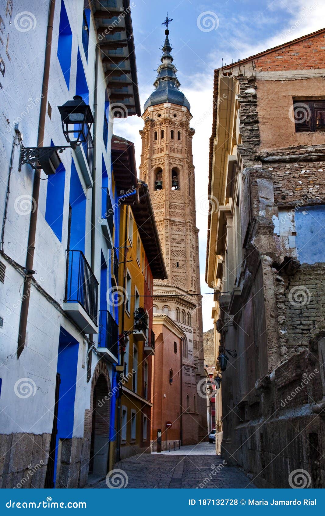 a street of the town of calatayud, and in the background you can see one of the highest muderes towers