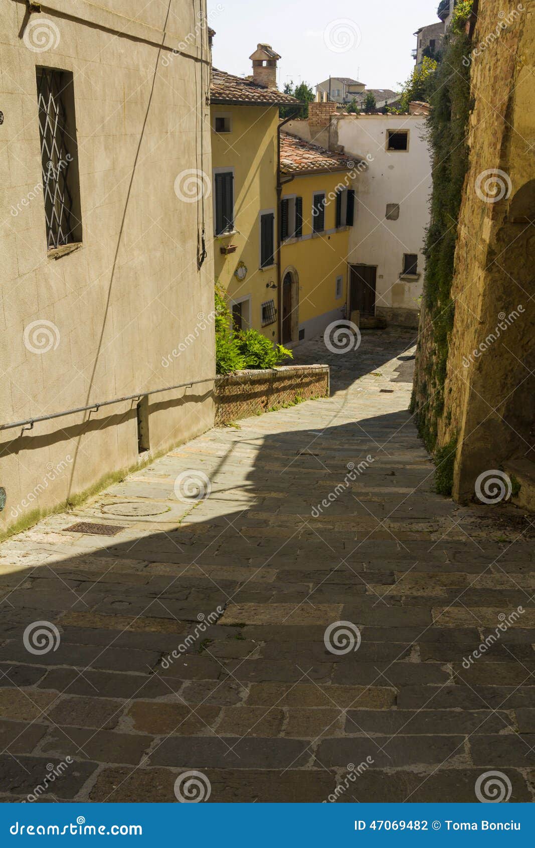 Street in Tuscany stock photo. Image of pastoral, hills - 47069482