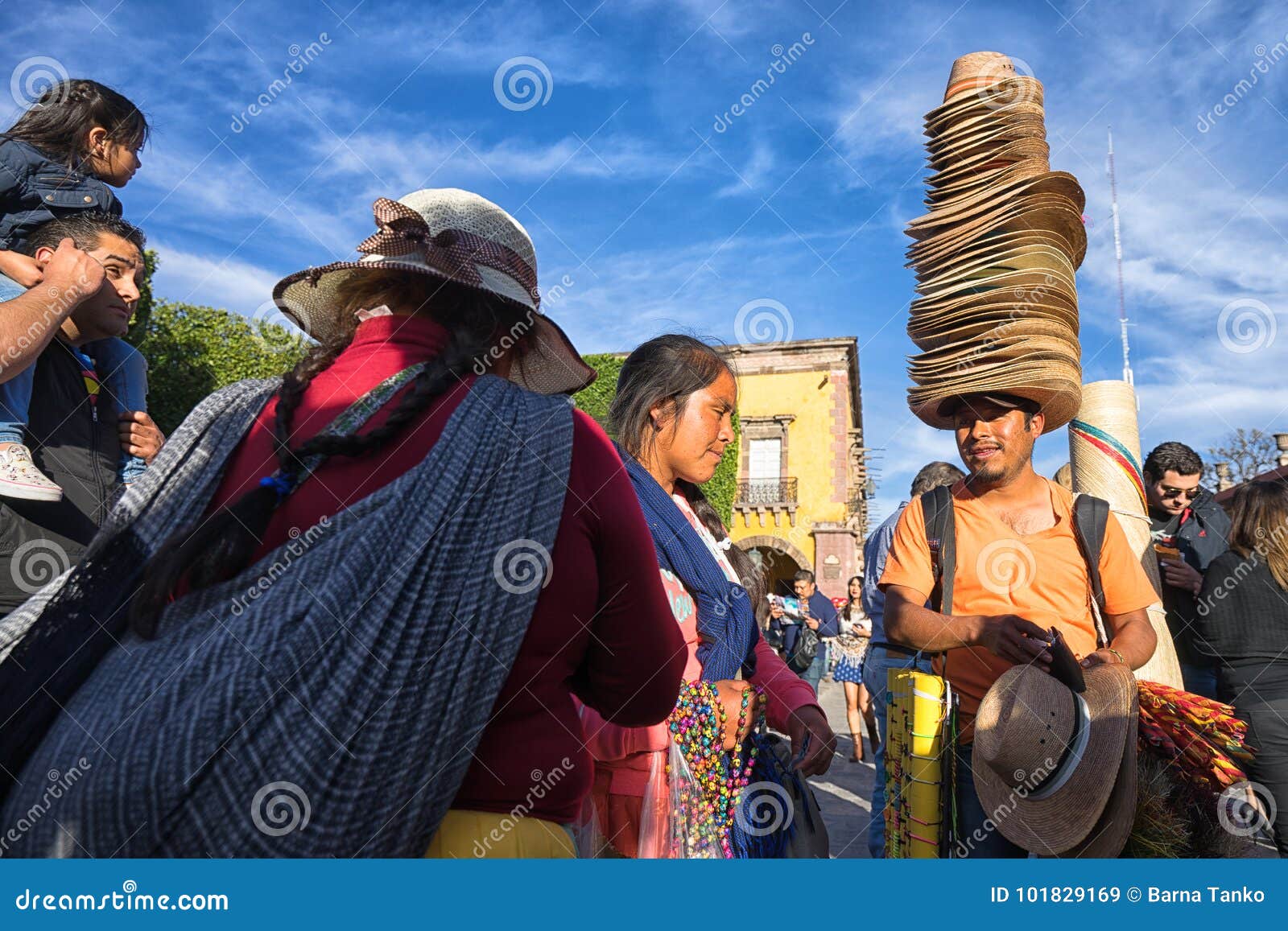 Street vendors in Mexico editorial stock image. Image of woman - 101829169
