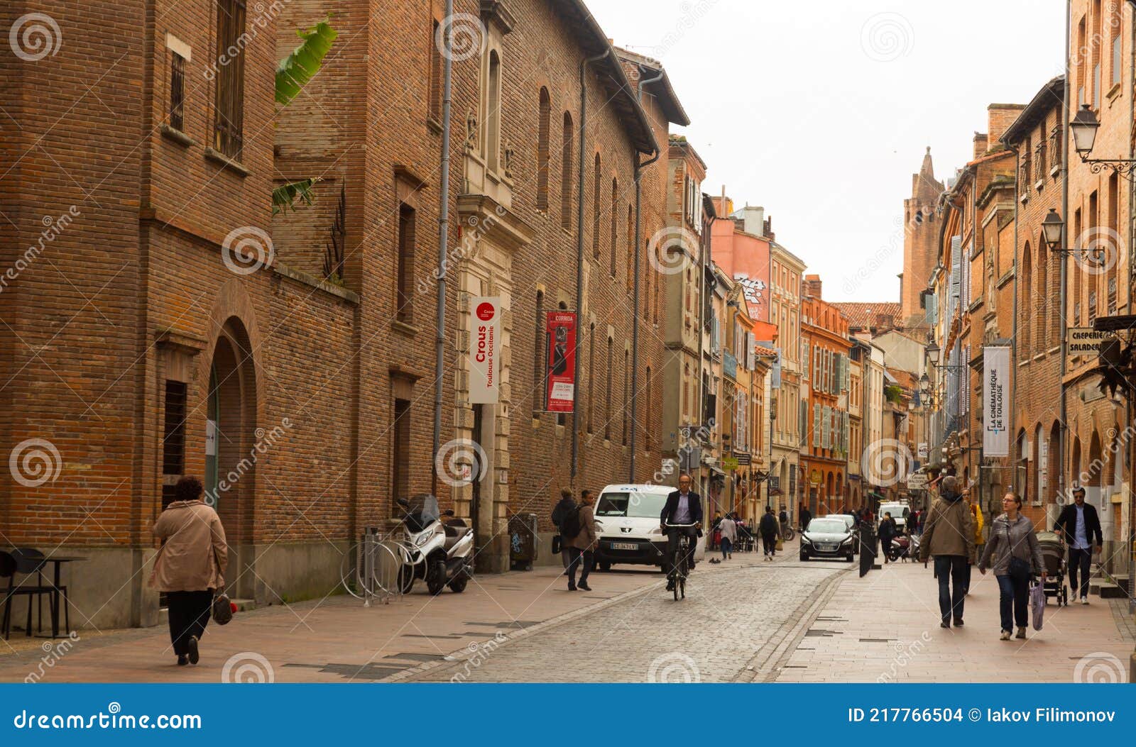 Streets of Toulouse editorial stock image. Image of house - 217766504