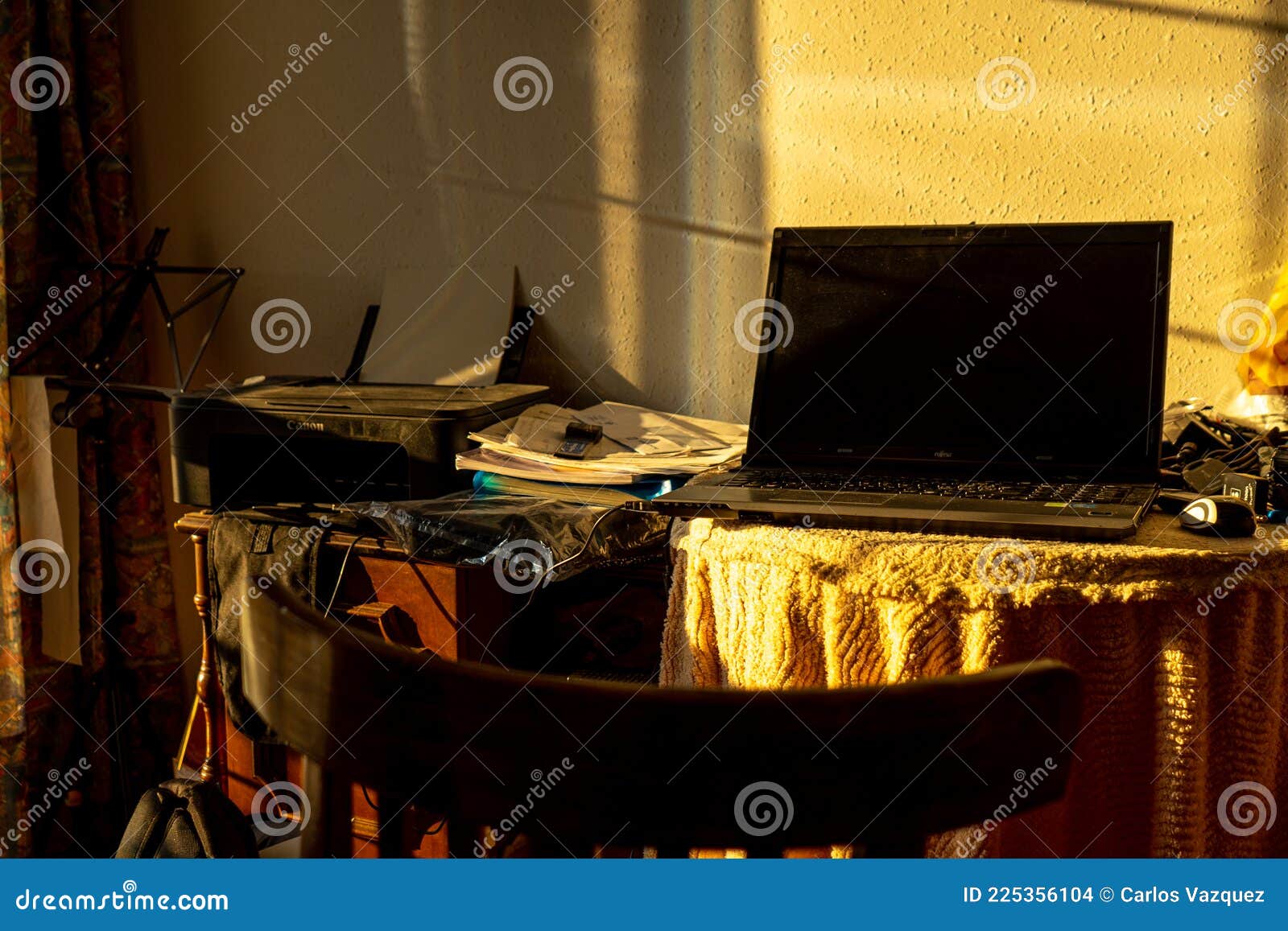 stretcher table with portable computer