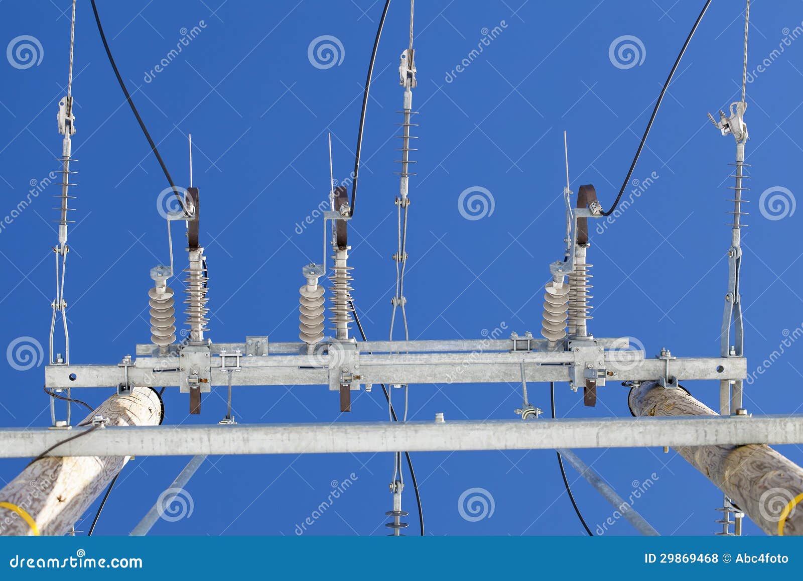 Stromtrenner, Isolatoren stockfoto. Bild von seilzug - 29869468