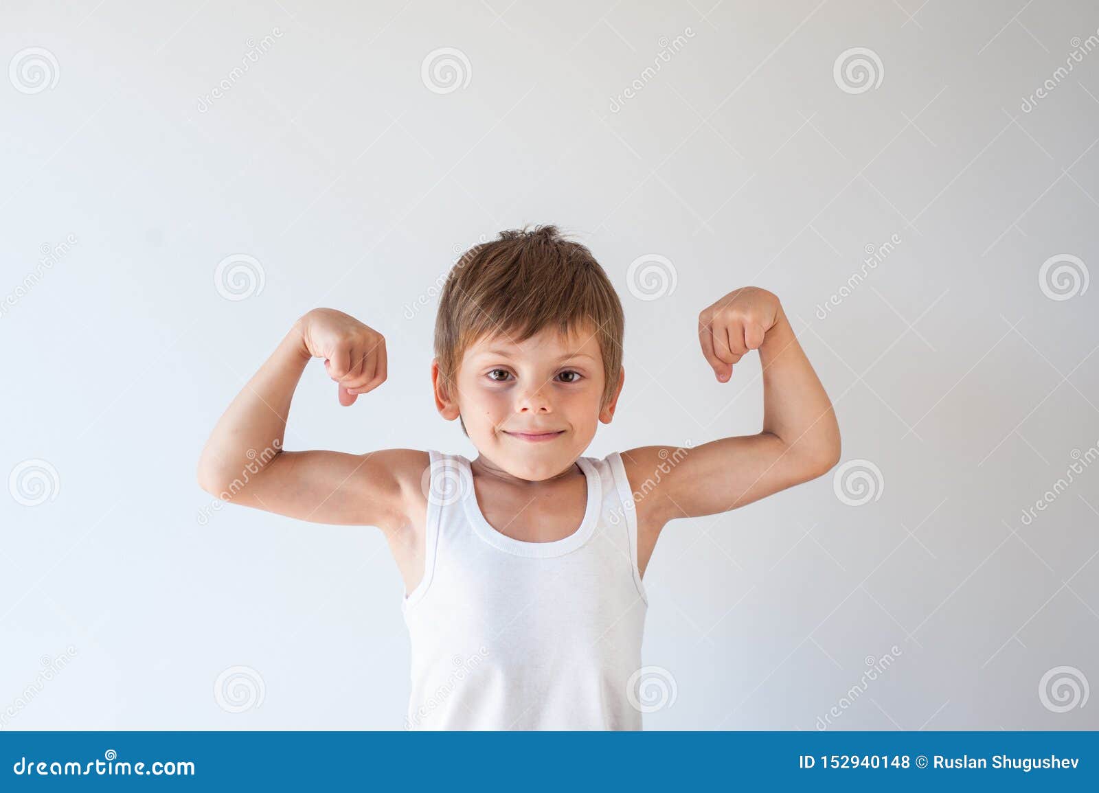 Как стать сильнее мальчика. Мальчик здоровый и сильный. Сильный мальчик. Сильный и здоровый ребенок. Здоровый и сильный малыш.