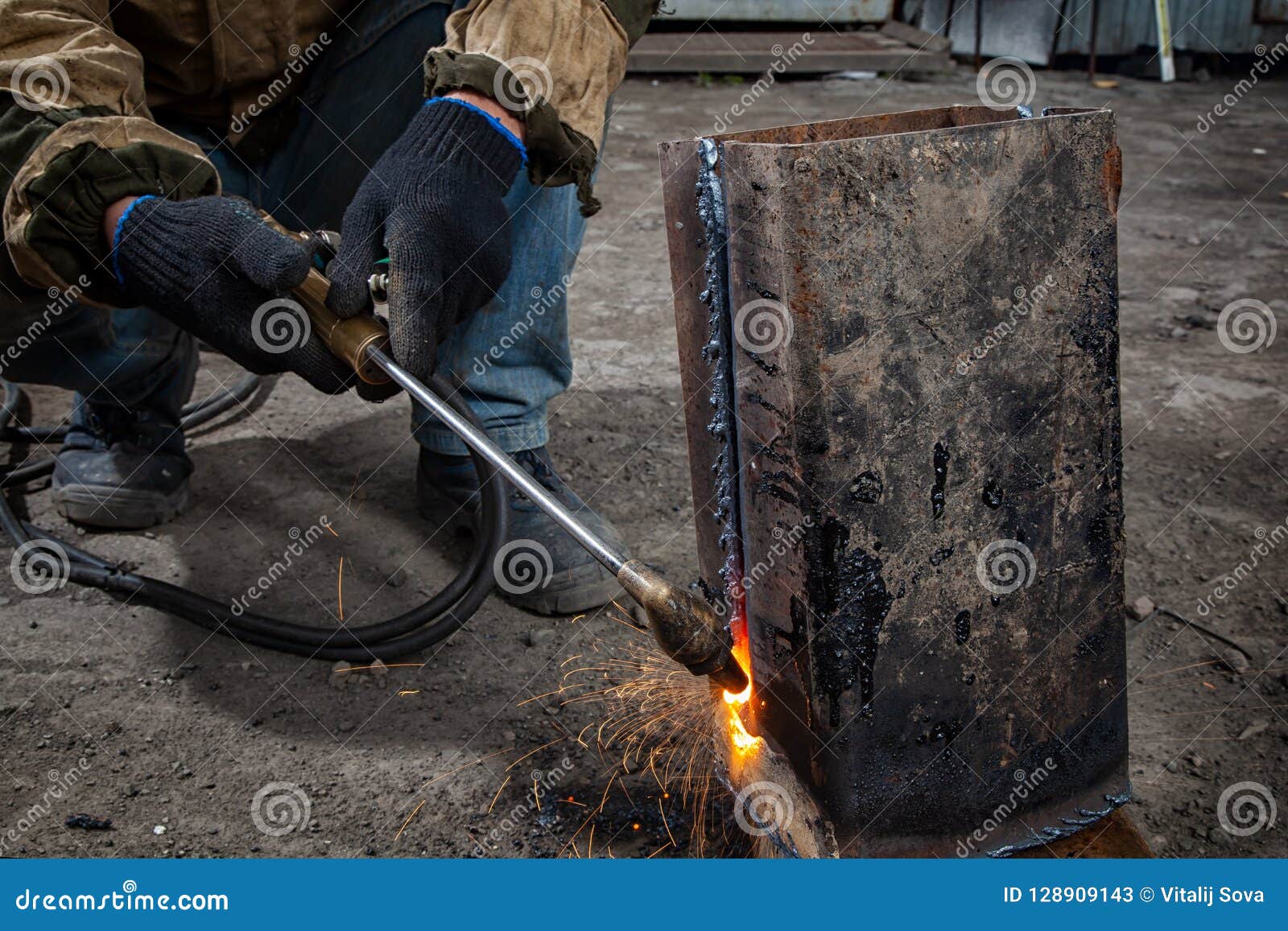 A strong man is a welder stock image. Image of protection 128909143