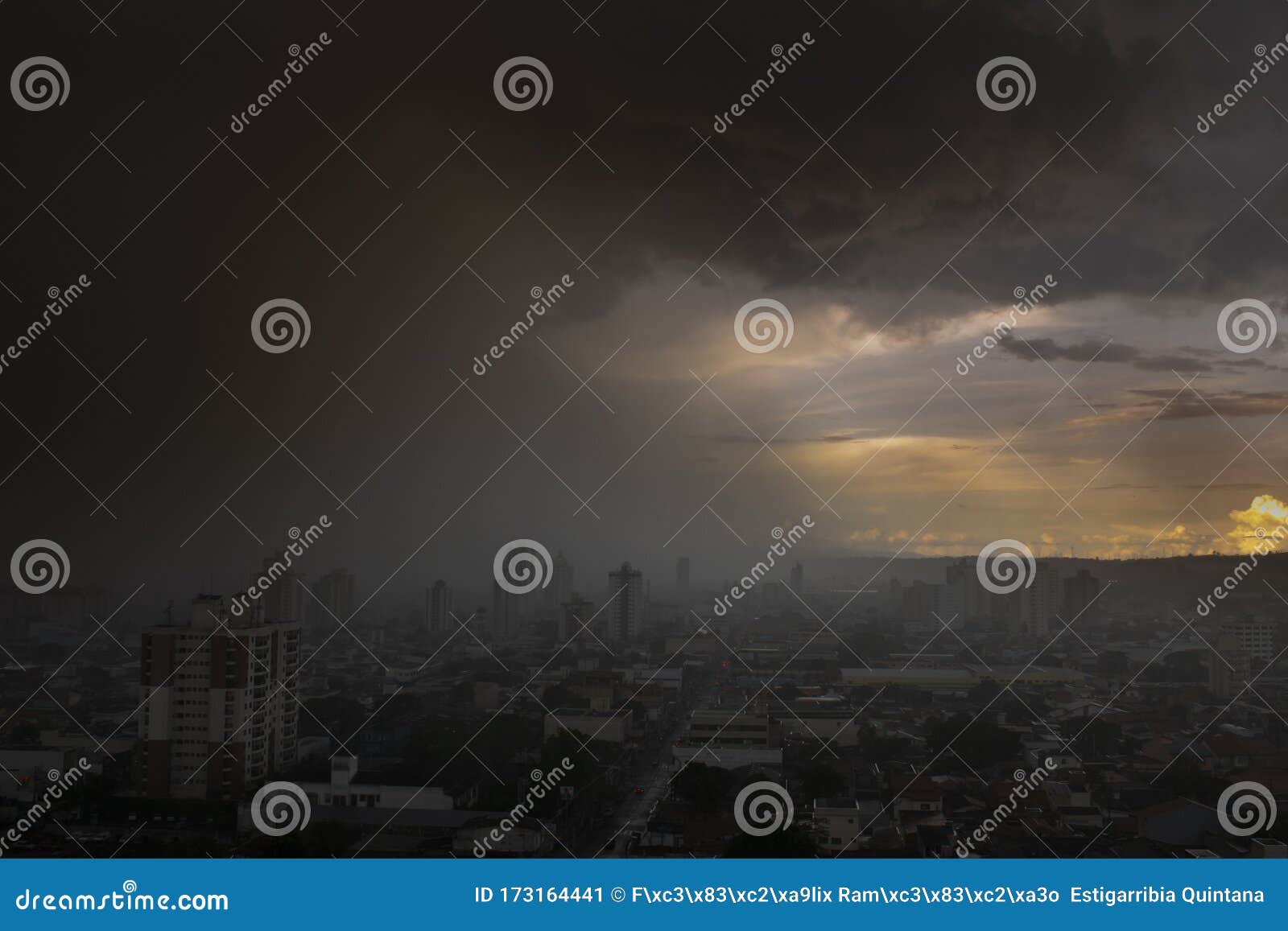 strong storm arriving in the city center of suzano, sÃÂ£o paulo - brazil