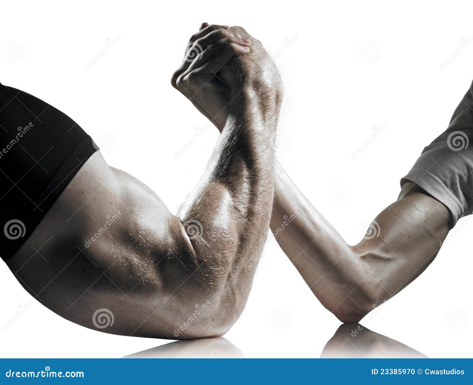 strong and weak men arm wrestling