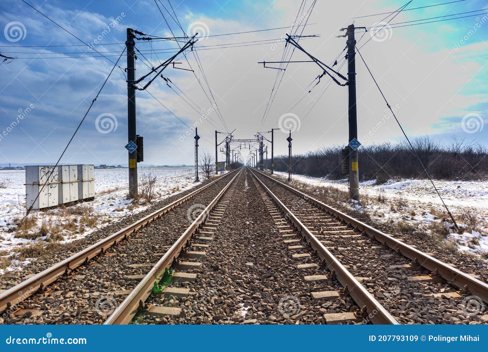 Sterkte succes bungeejumpen Stroomlijn En Draad Voor Trein Stock Afbeelding - Image of lijn, draad:  207793109