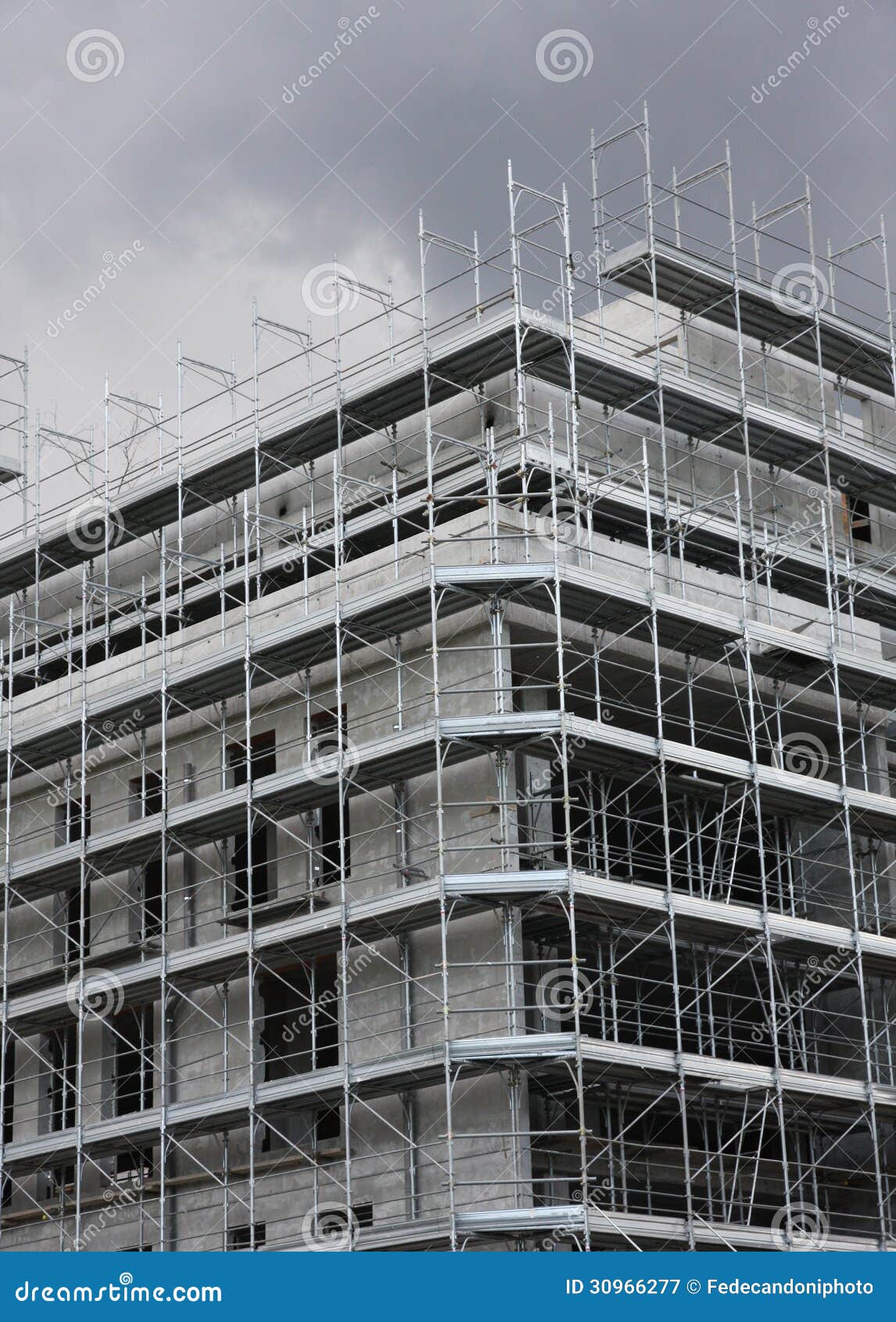 structure of a skyscraper under construction with the lead