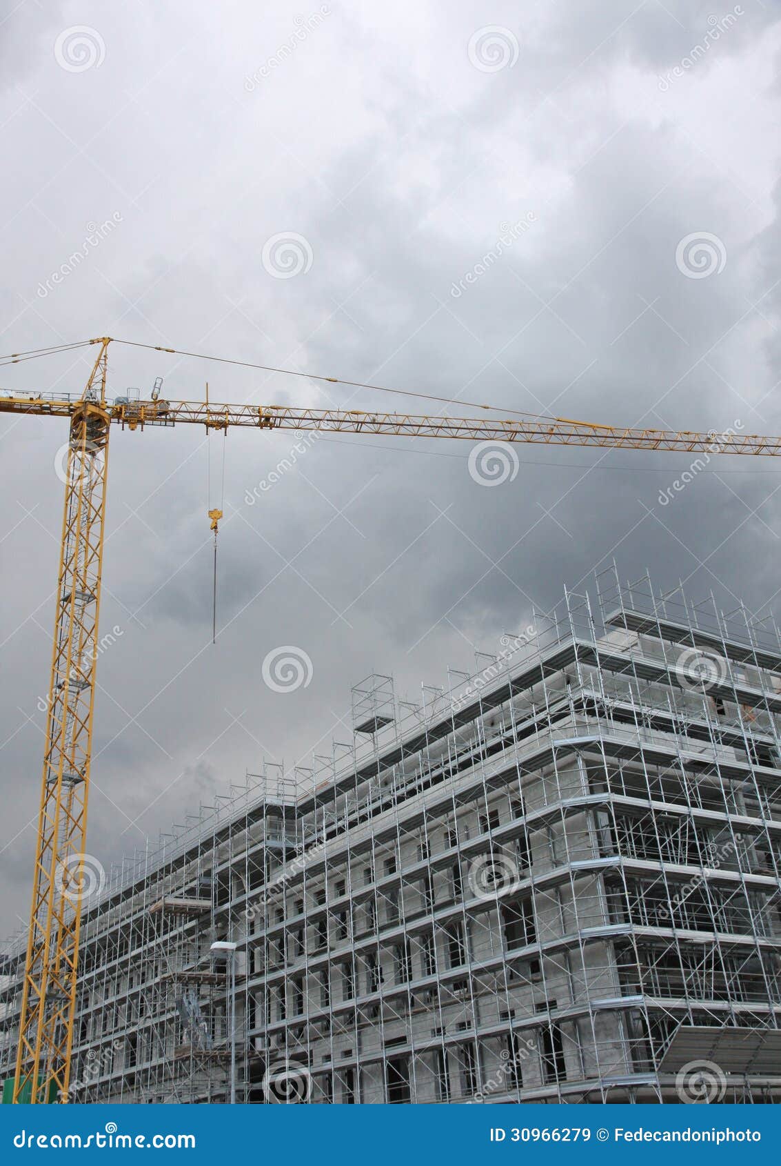 structure of a skyscraper under construction with the lead
