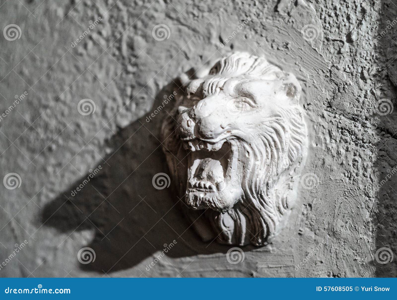 stucco lion sculpture