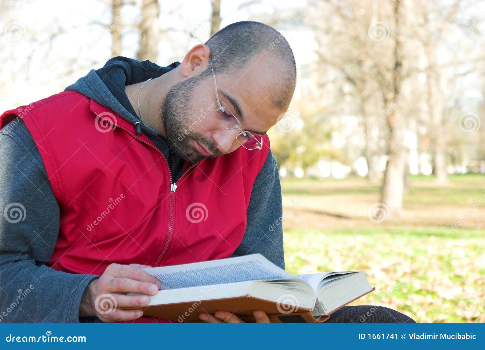 Student cuts. Student reading book.