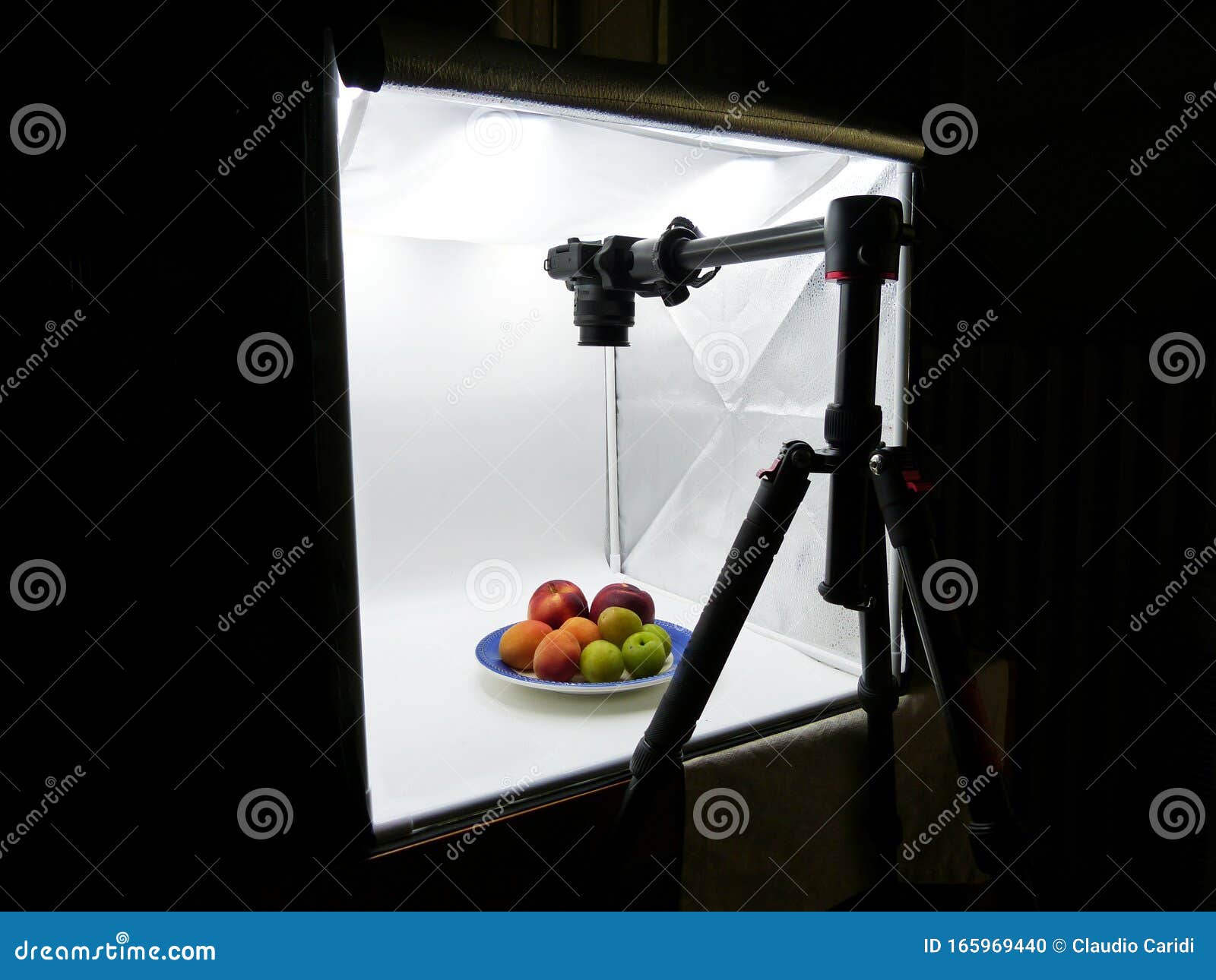 Studio Equipment for Taking Photo Studio Lightbox, Camera on Tripod