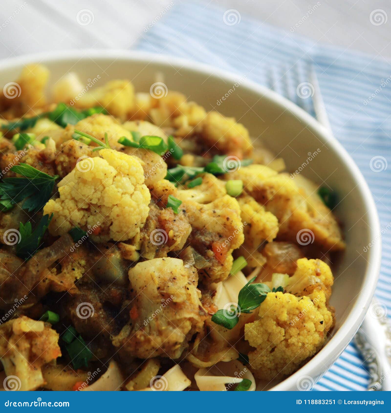 Stufato Del Cavolfiore Con Curry Cucina Vegetariana Immagine Stock Immagine Di Ciotola Colorful