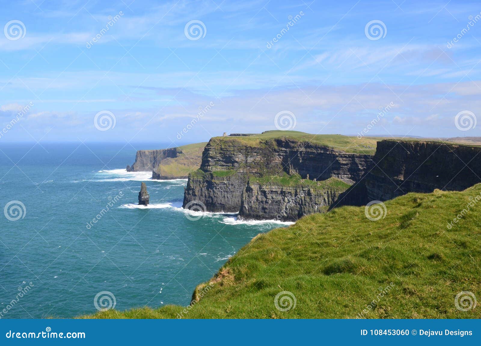 stunning photo of the grassy tops of the cliffs of moher