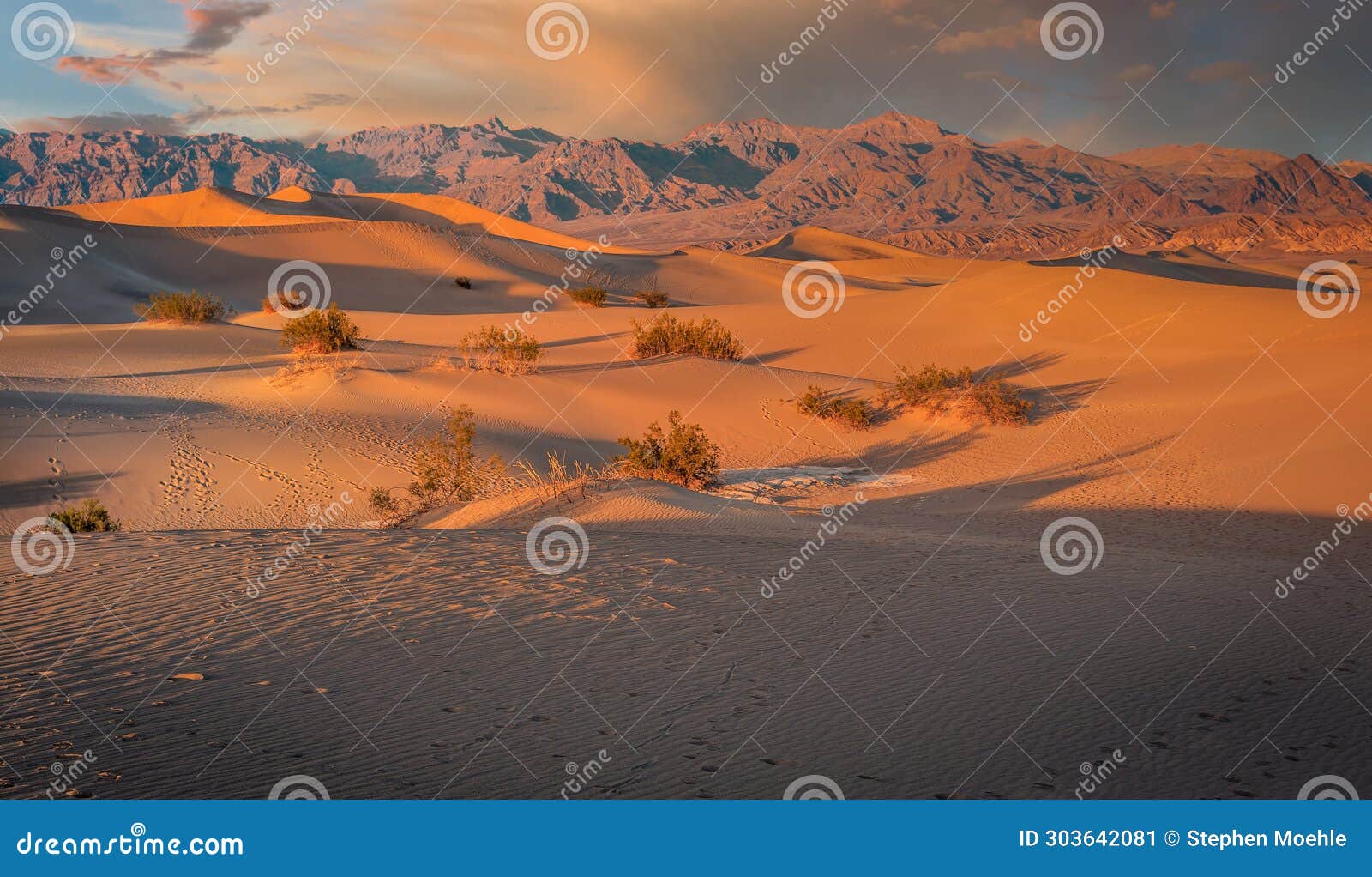 Stunning Sunset Colors on the Dunes, Mesquite Flat Sand Dunes, Death ...