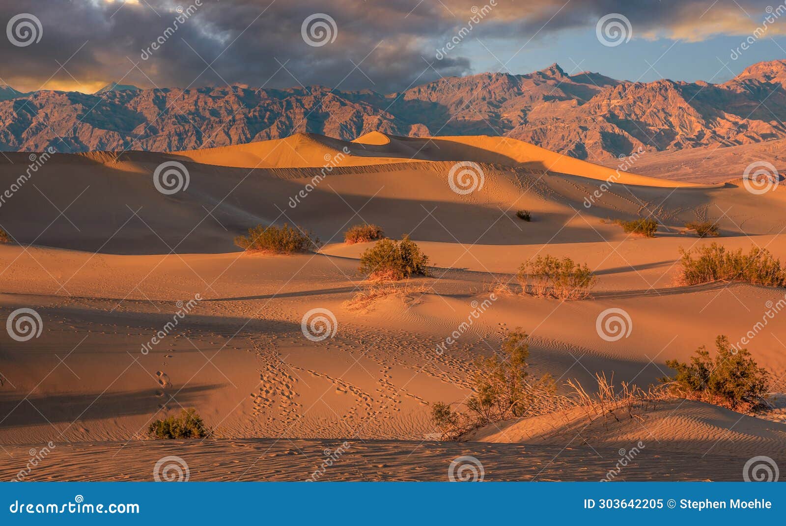 Stunning Sunset Colors on the Dunes, Mesquite Flat Sand Dunes, Death ...