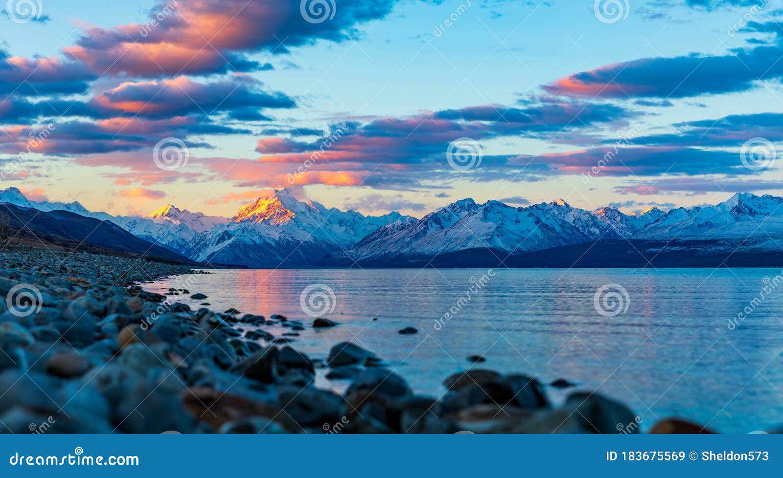 A Stunning Sunset Over Lake Pukaki And Mount Cook Stock Image Image Of Dawn Mountain