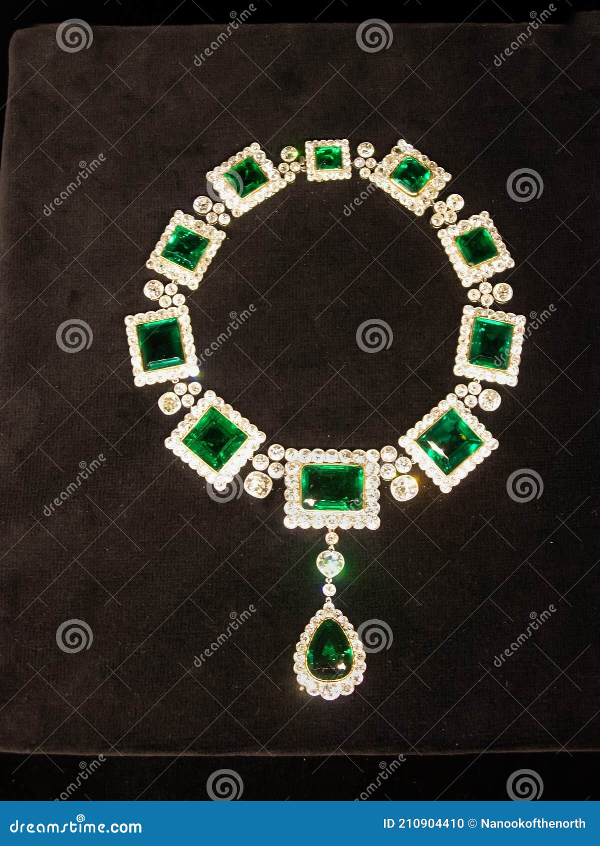 Vintage Green Emerald Necklace Rose Gold Oval Emerald Diamond Pendant | La  More Design