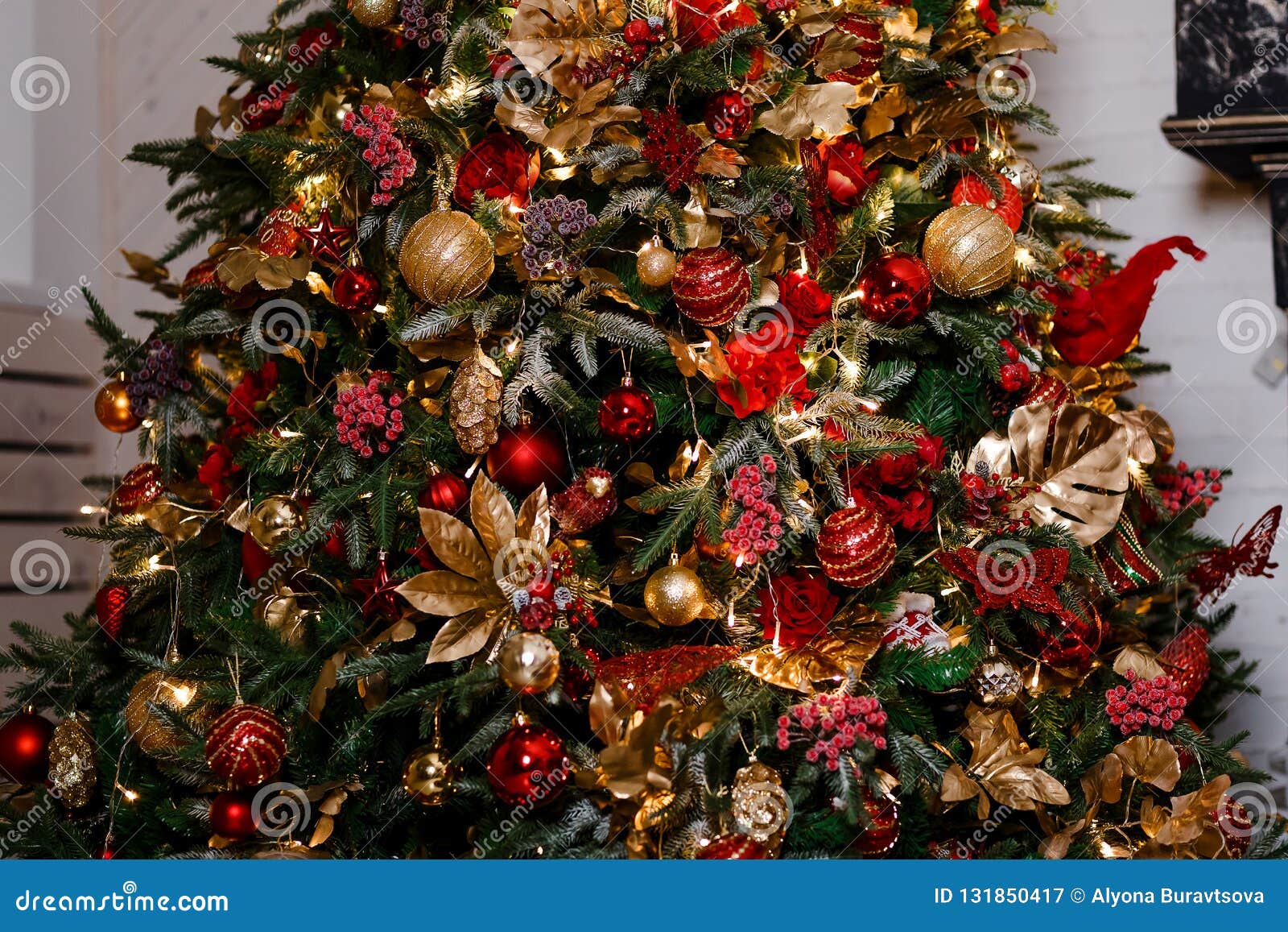 Stunningly Beautifully Decorated Christmas Tree Stock Image - Image of ...