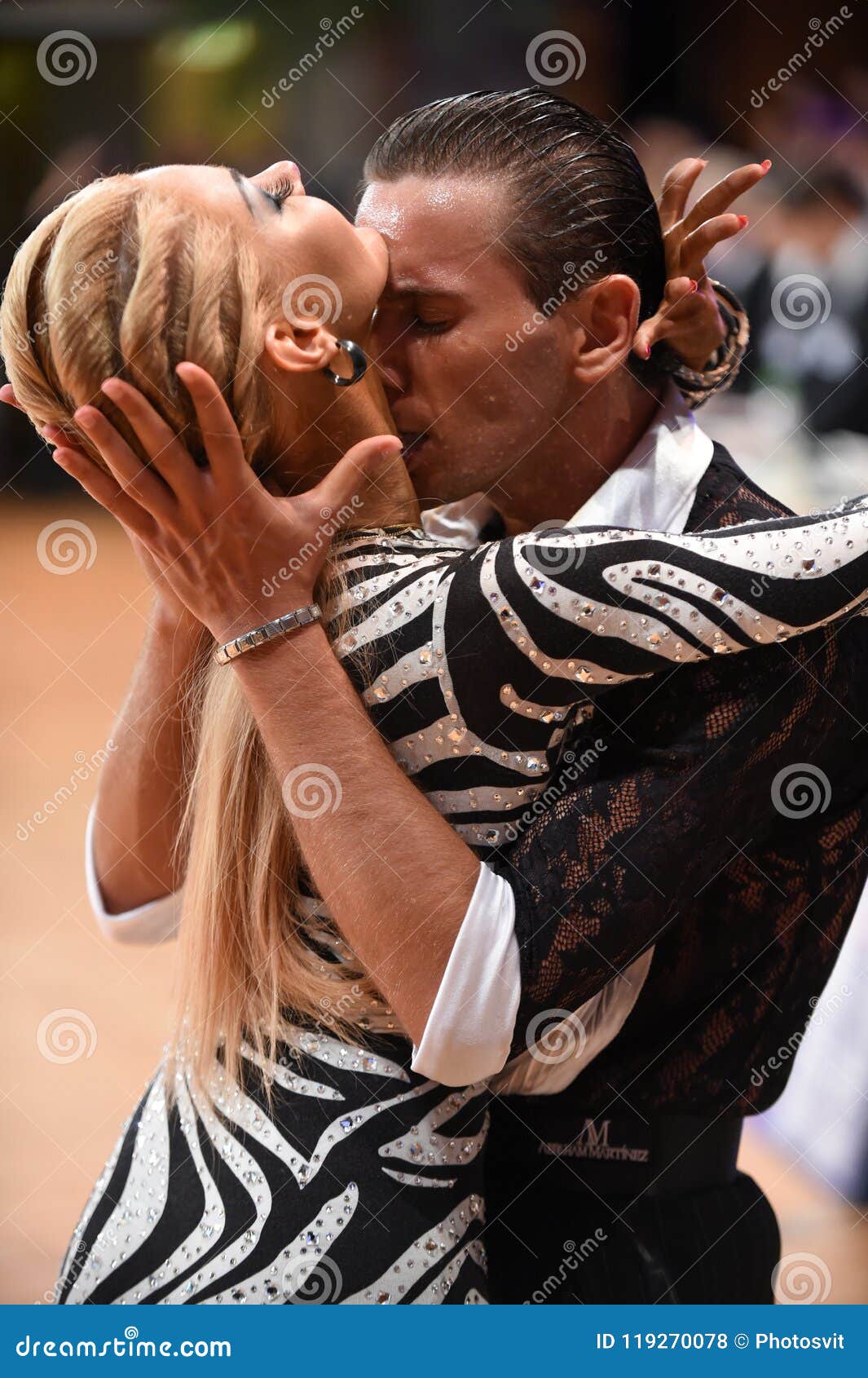 https://thumbs.dreamstime.com/z/stuttgart-germany-august-unidentified-dance-latin-couple-dance-pose-grand-slam-latin-german-open-championship-119270078.jpg