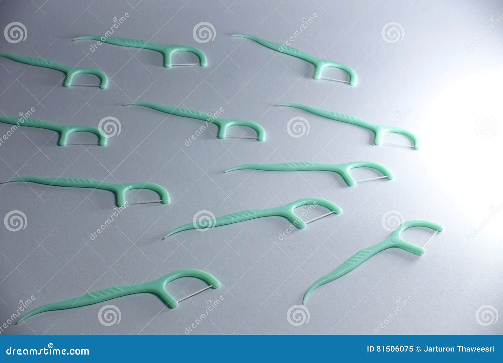 Stuzzicadenti di plastica illustrazione di stock. Illustrazione di dentale  - 81506075