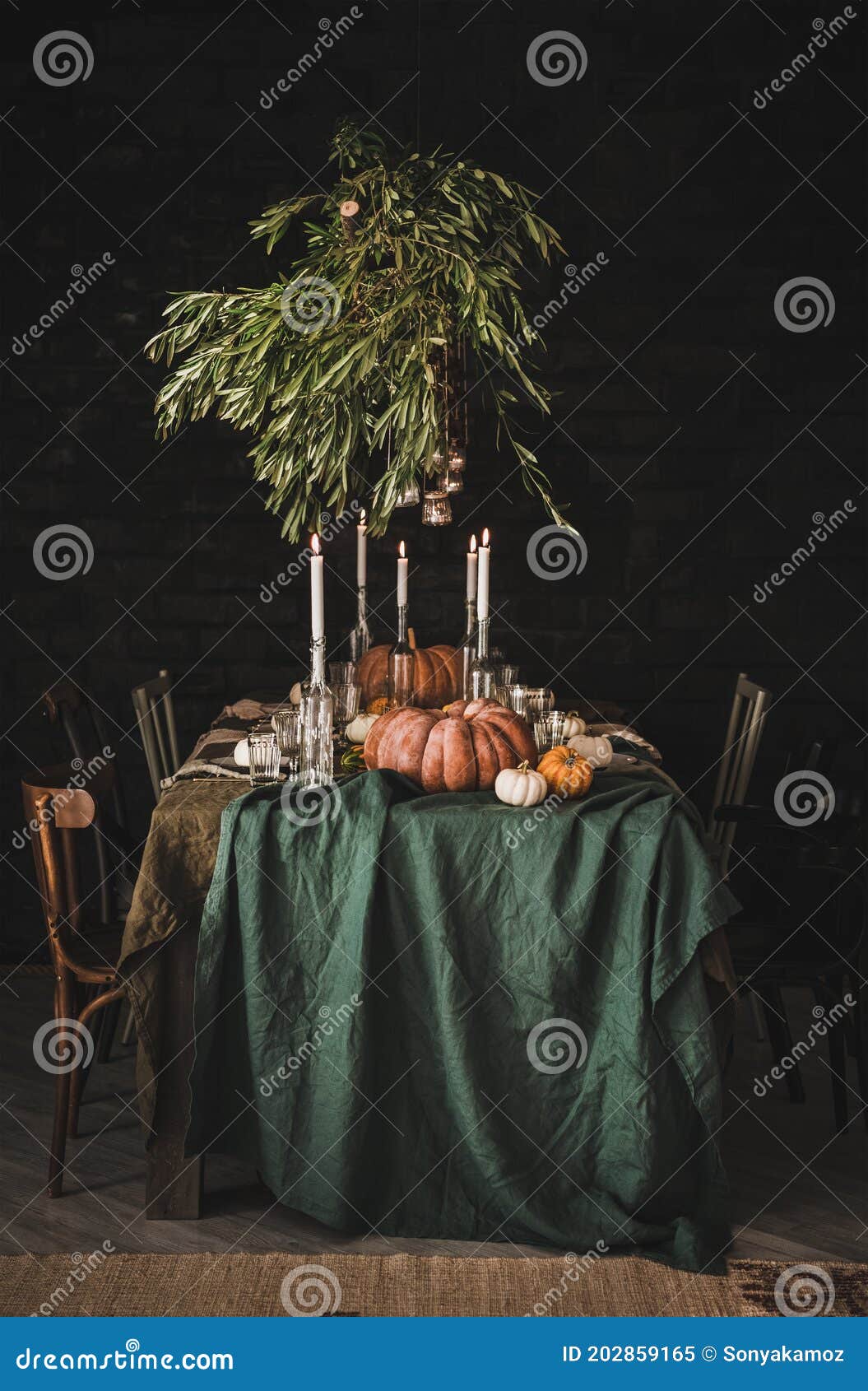 stylish rustic thanksgiving day party table setting arrangement