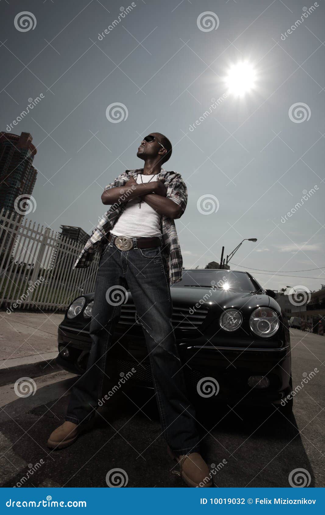 Poses ideas in the car # posing with a dunkin bottle | Trik fotografi, Pose,  Fotografi