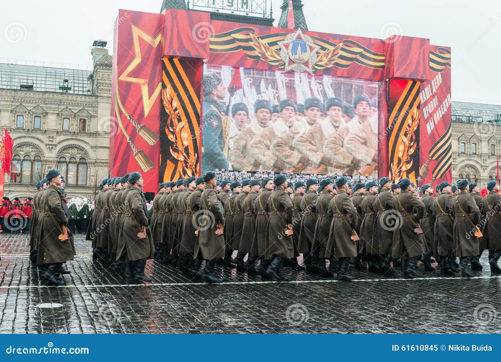 MOSKVA RYSSLAND - November 7, 2014 - ståta på röd fyrkant i Moskva som firar minnet av den liknande händelsen som ägde rum i 1941 i början av WWII