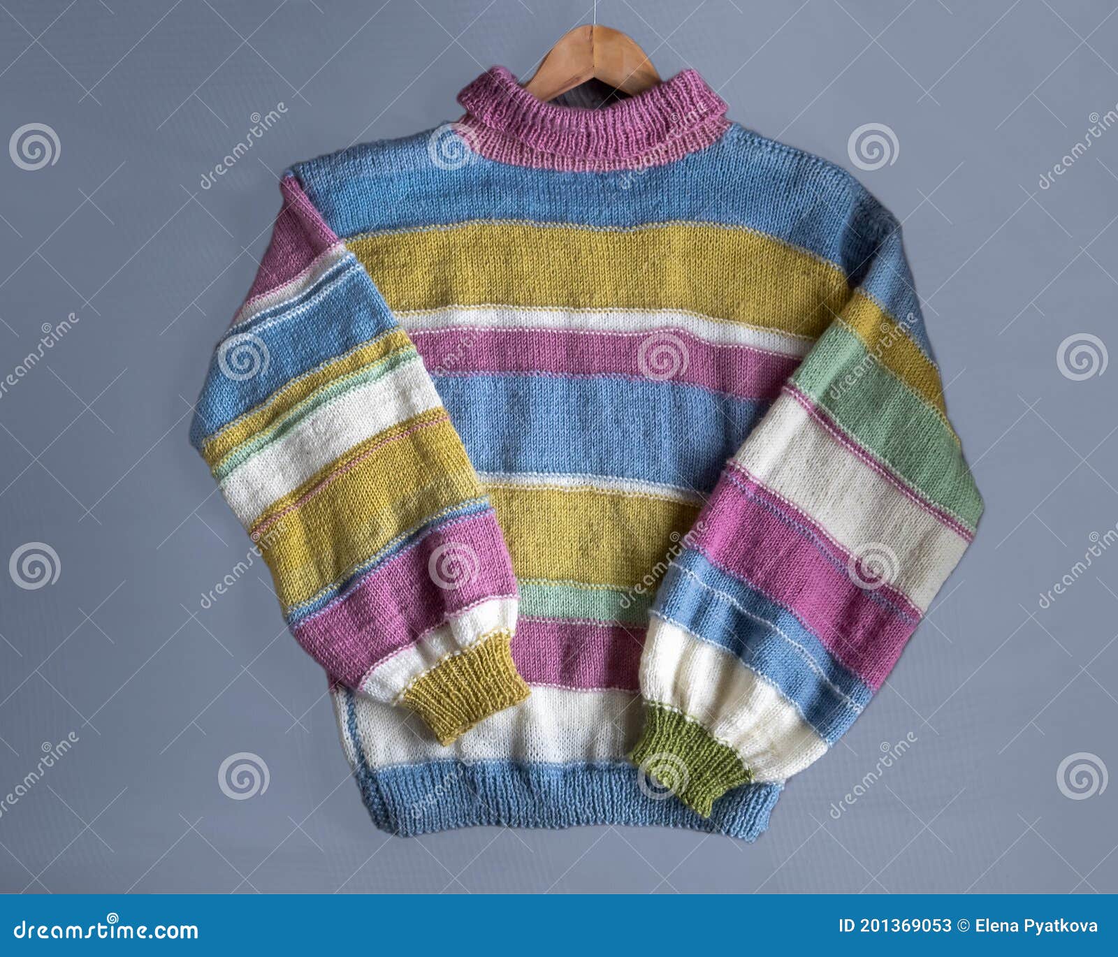 Suéter De Gran Tamaño Para Mujer Discontinuo Tejido a Mano Hecho De Lana  Multicolores Imagen de archivo - Imagen de manera, punto: 201369053