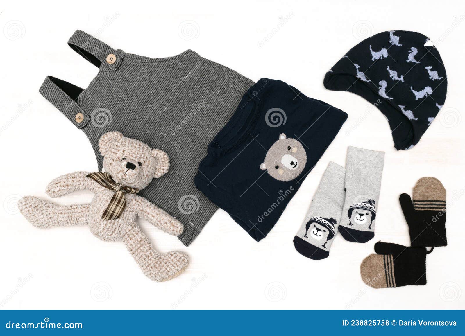 Suéter De Ropa De Baño De Punto Calcetines De Saltador Mitones De Oso De Peluche. Ropa Y Accesorios Para Bebés Recién Nacidos De M Foto de archivo - Imagen almacén, ropas: