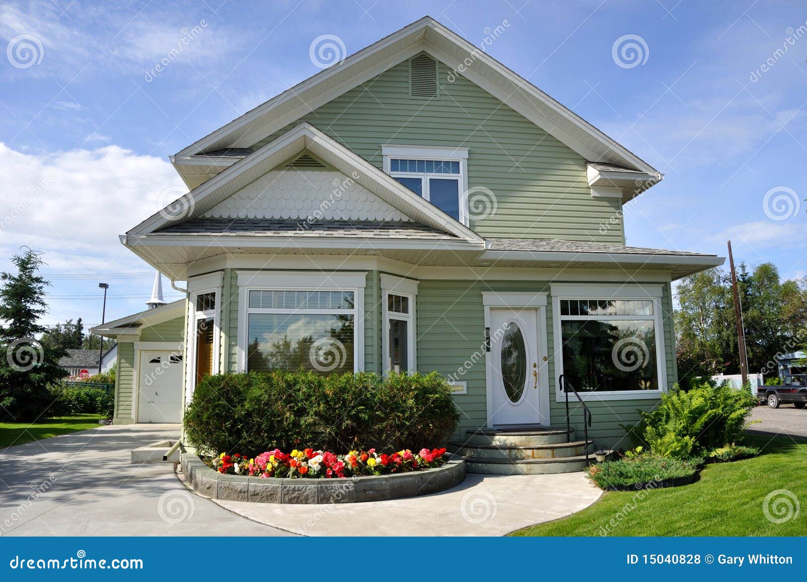 Suburban Home Stock Photo Image Of Beautiful Lawn Ideal 15040828