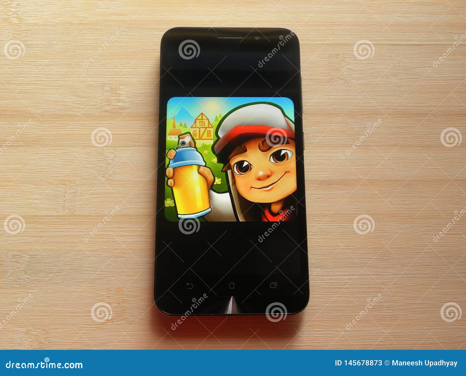 An iPhone mobile with the game Subway surfers Stock Photo - Alamy
