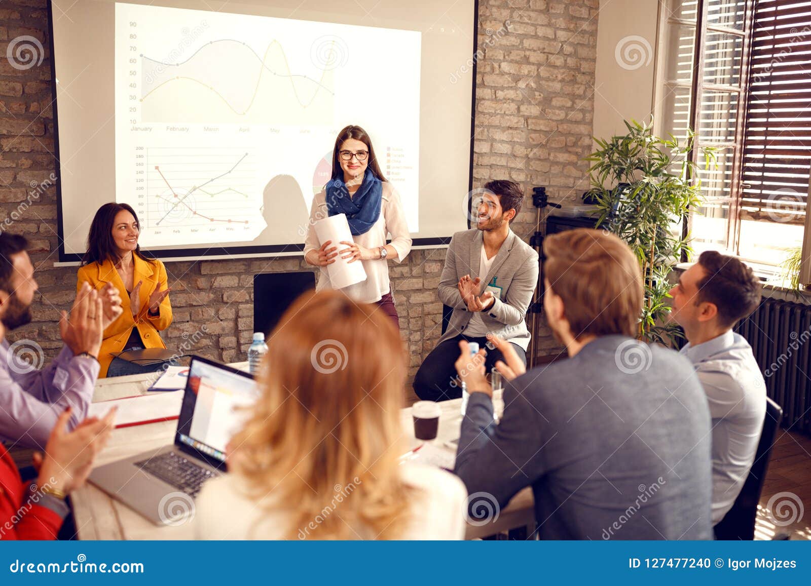 a powerpoint slideshow is an example of a verbal presentation