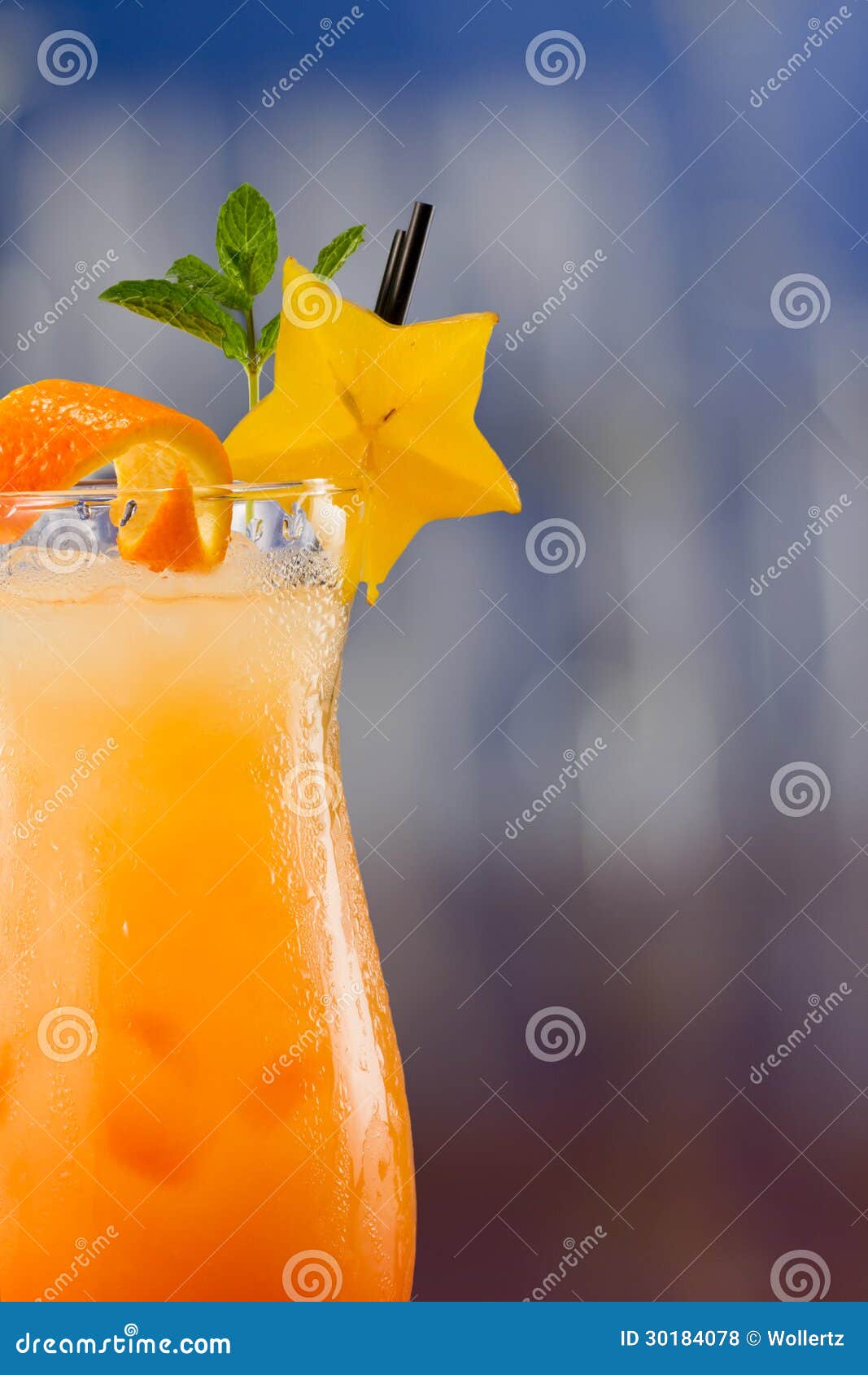 Cocktail Tropicale Fresco Del Succo Fotografia Stock - Immagine di ...